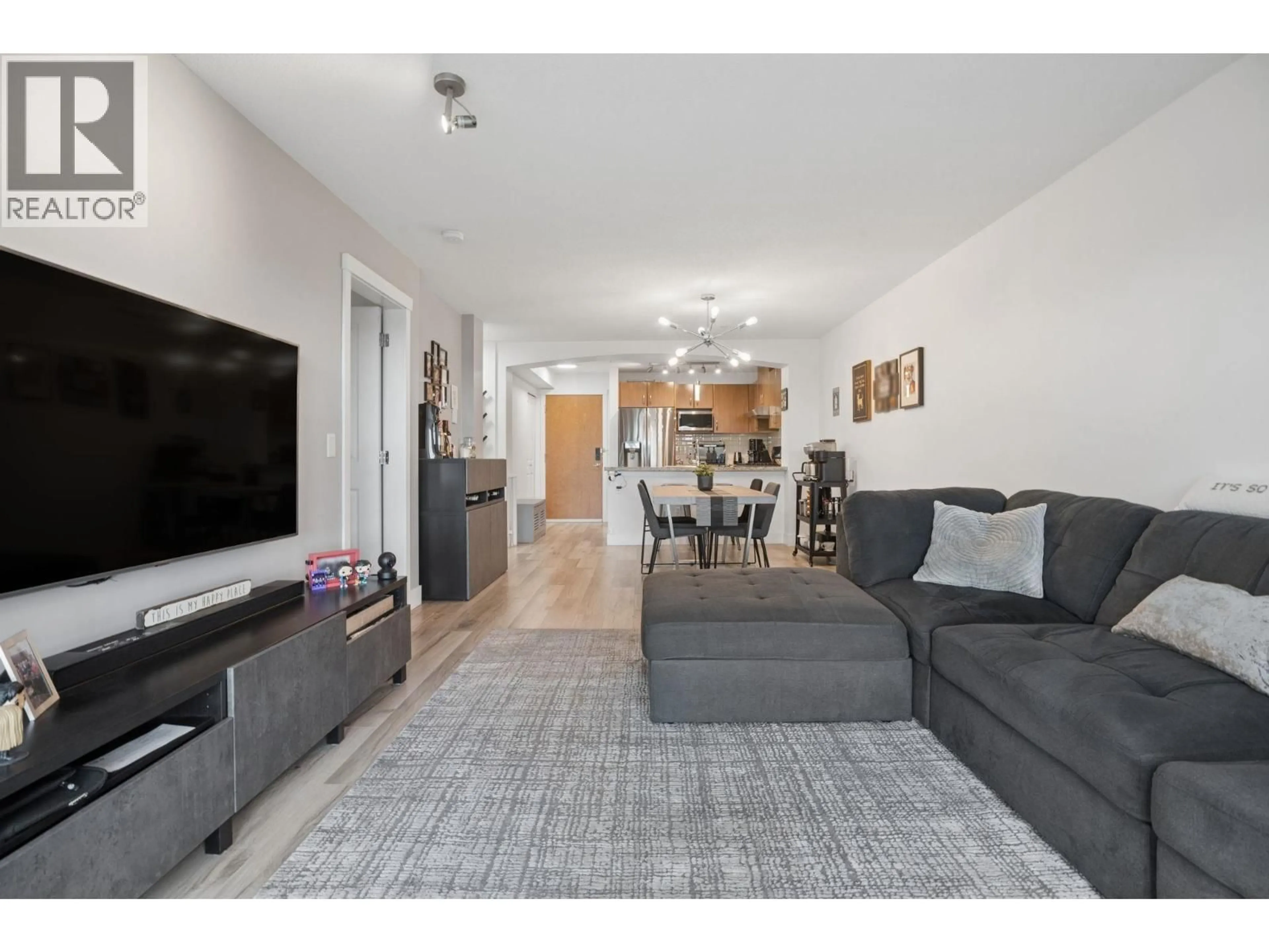 Living room with furniture, unknown for 202 - 3082 DAYANEE SPRINGS BOULEVARD, Coquitlam British Columbia V3E0A3