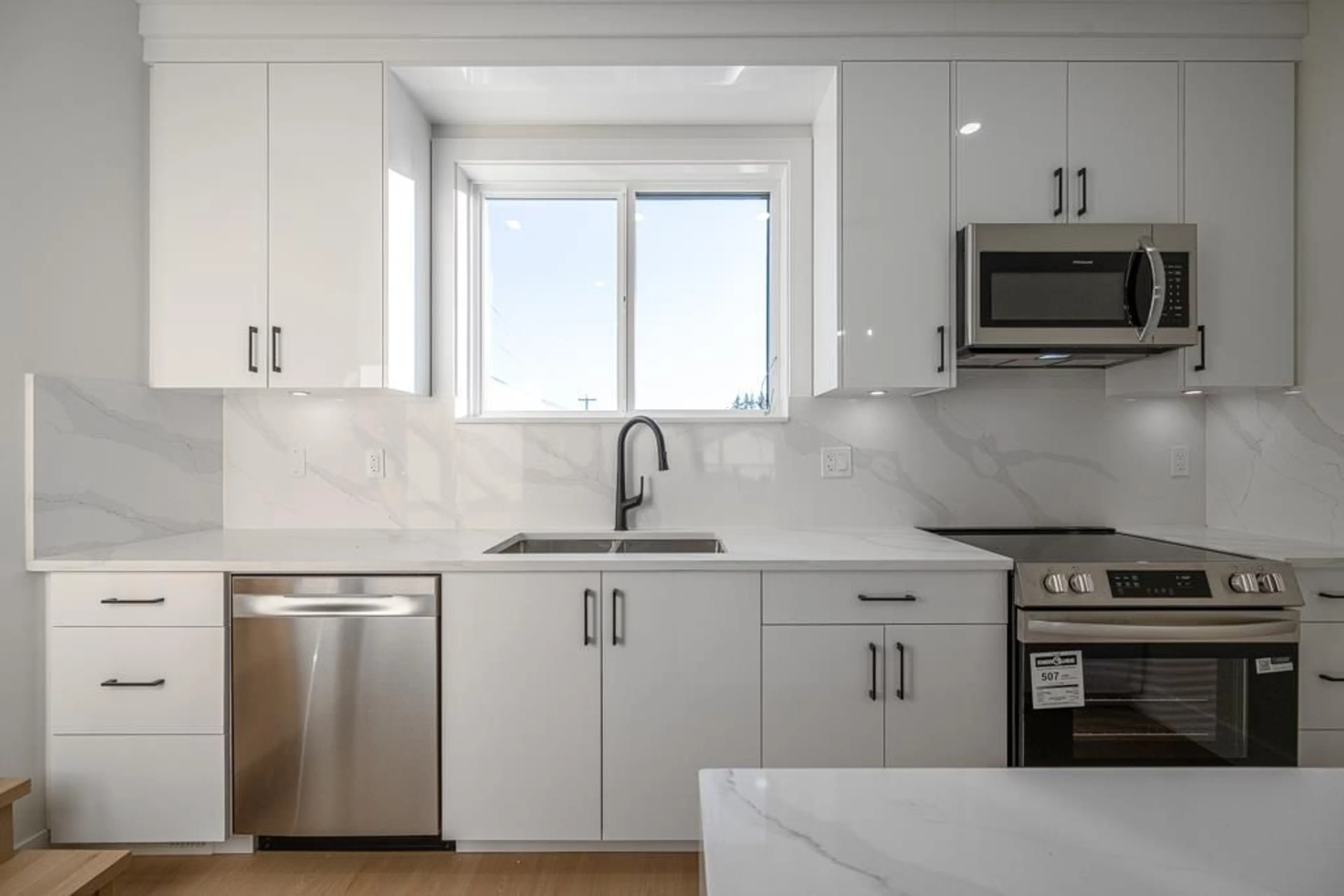Contemporary kitchen, ceramic/tile floor for D - 7533 WREN STREET, Mission British Columbia V2V3C1