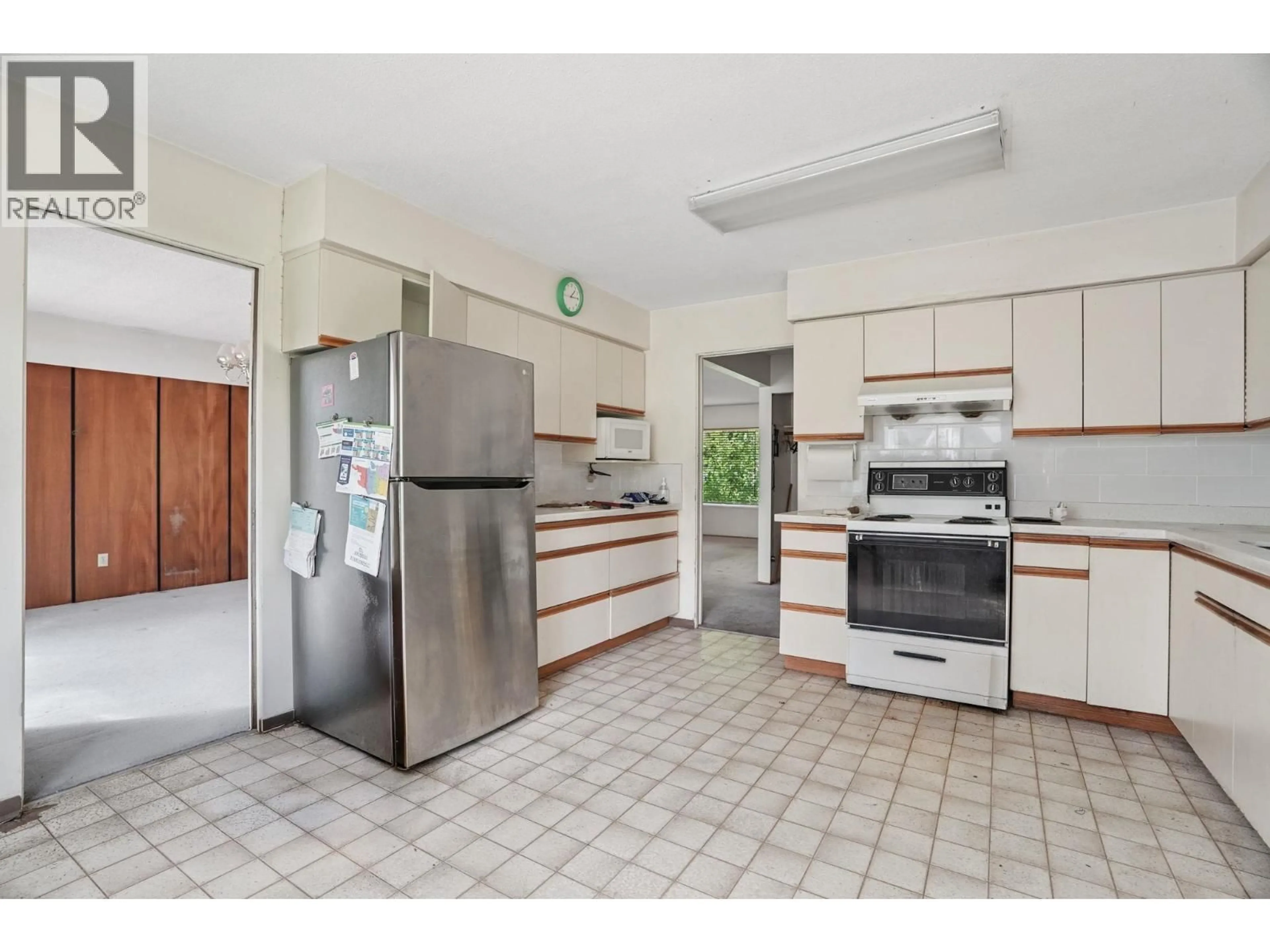 Standard kitchen, ceramic/tile floor for 1469 17TH AVENUE, Vancouver British Columbia V5N2G8
