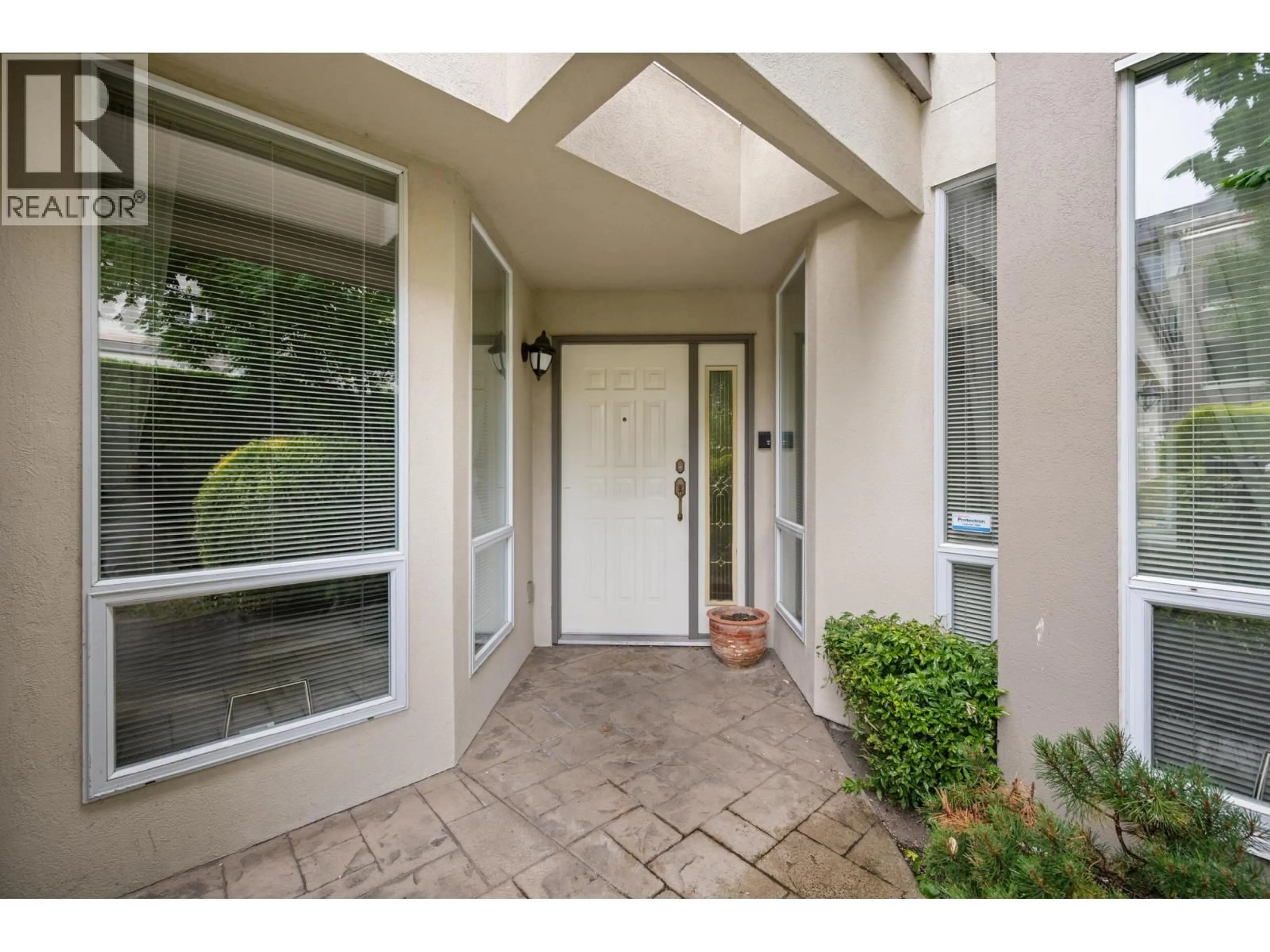 Indoor entryway for 31 - 1100 56 STREET, Delta British Columbia V4L2N2