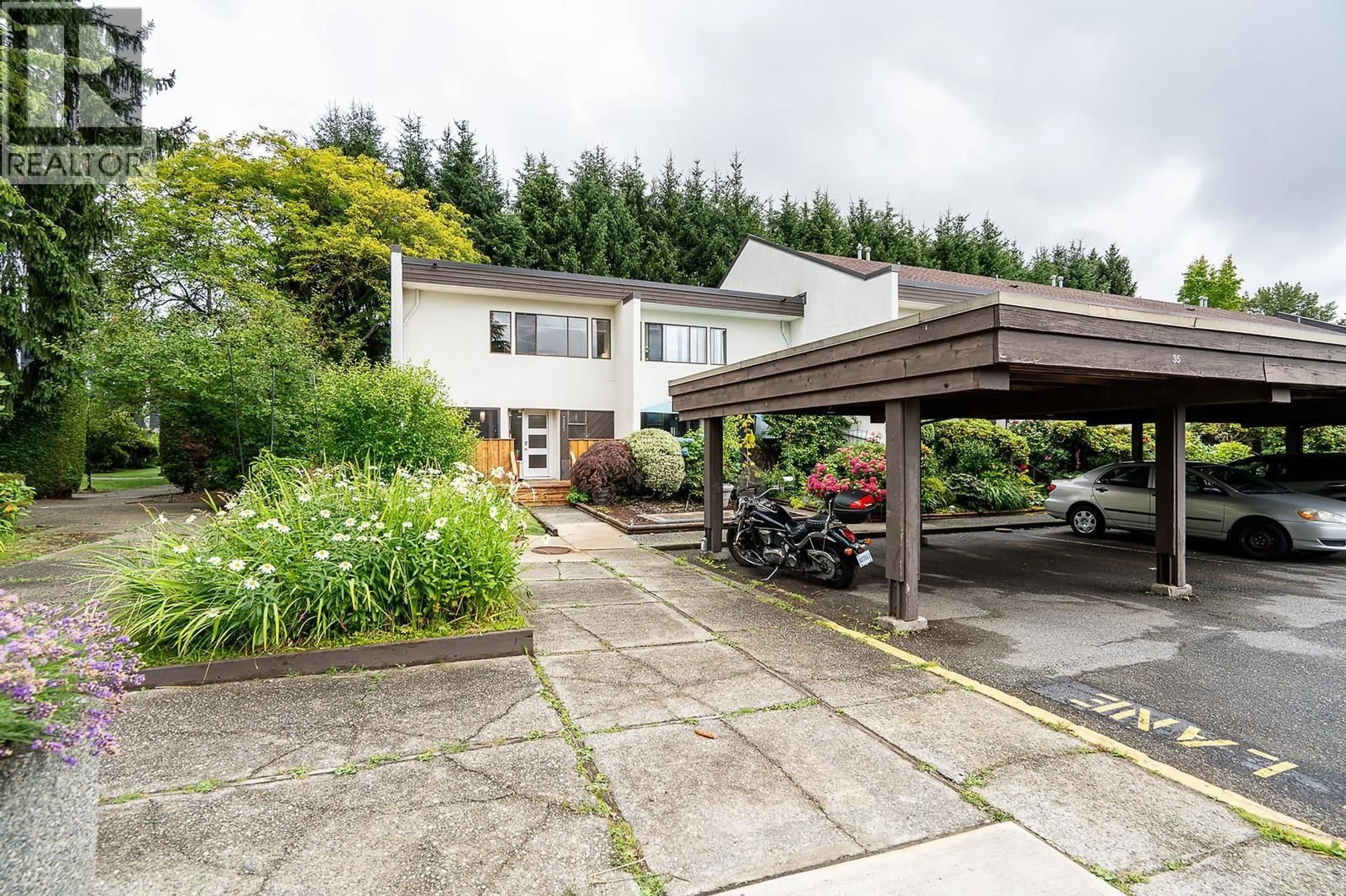 A pic from outside/outdoor area/front of a property/back of a property/a pic from drone, street for 7393 MONTECITO DRIVE, Burnaby British Columbia V5A1R4