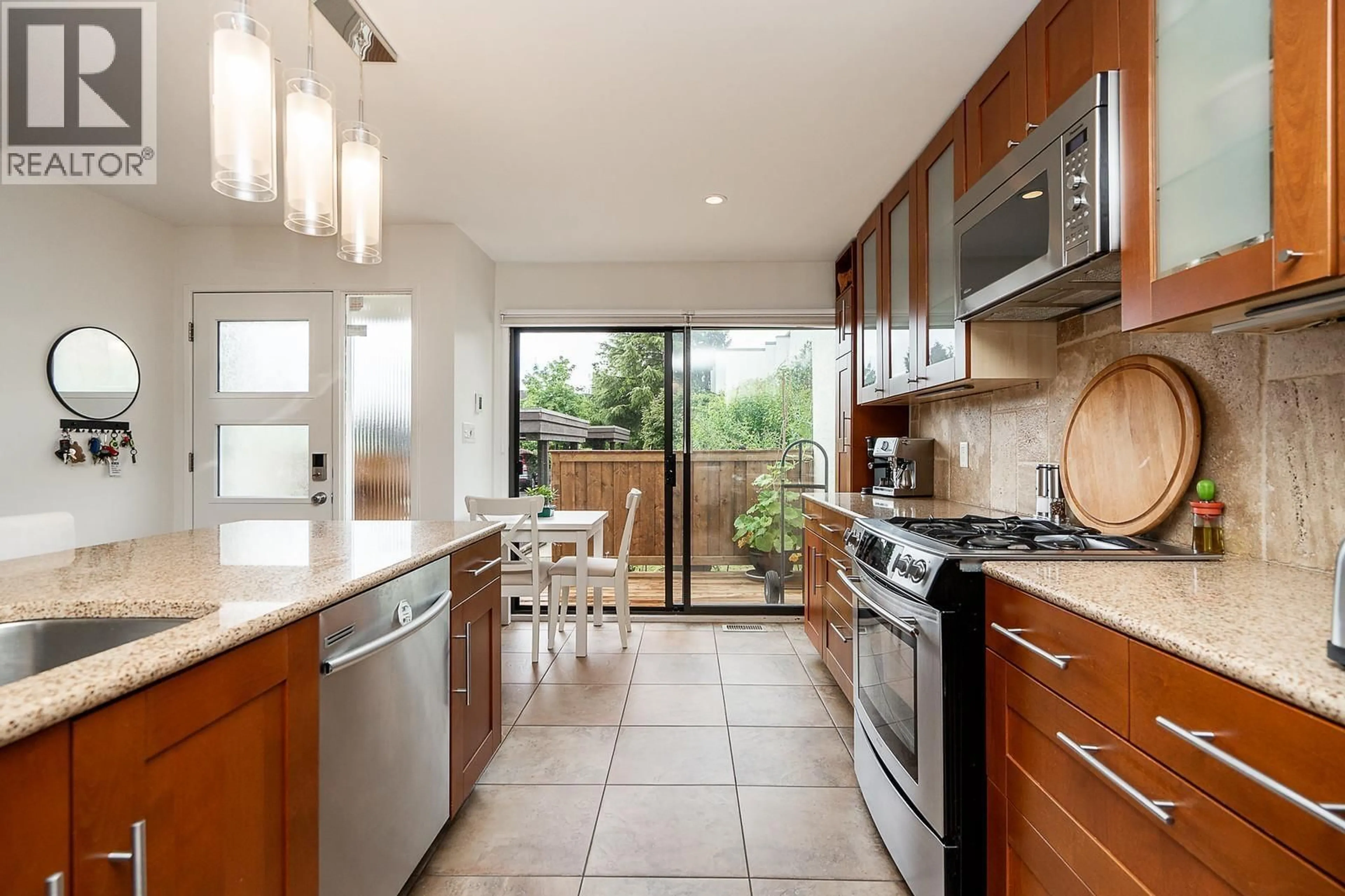 Open concept kitchen, ceramic/tile floor for 7393 MONTECITO DRIVE, Burnaby British Columbia V5A1R4