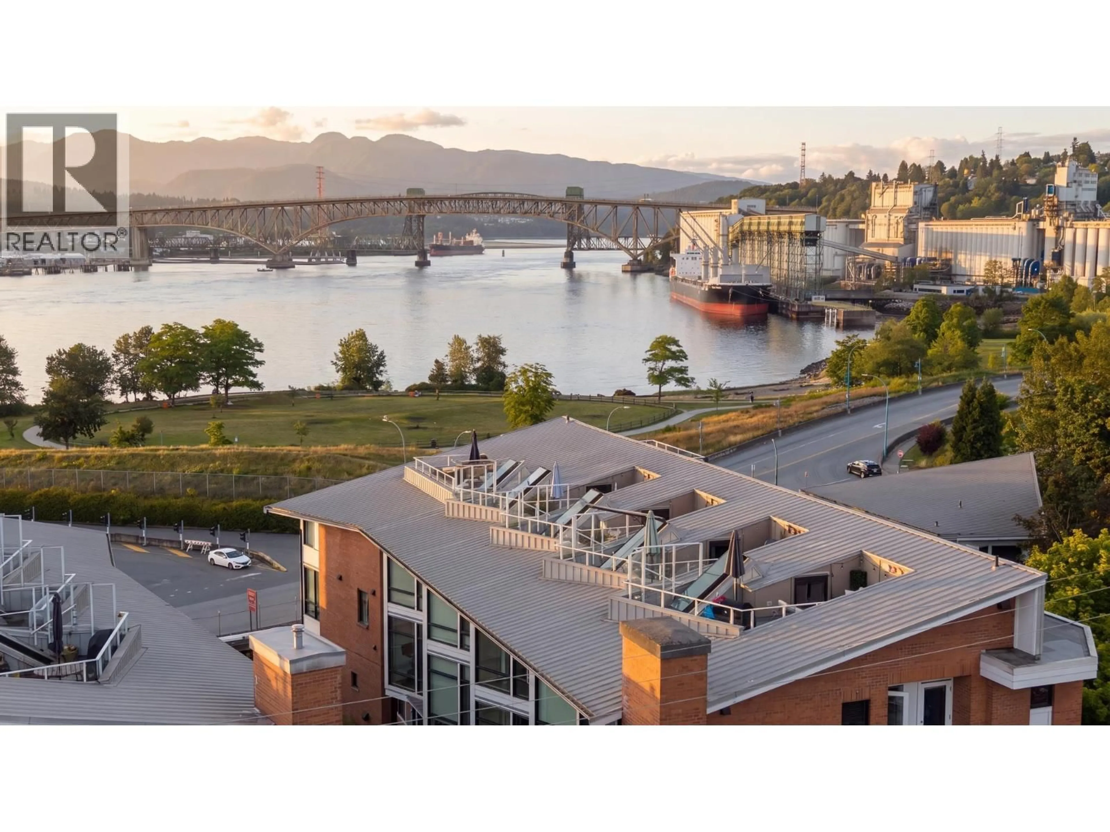 A pic from outside/outdoor area/front of a property/back of a property/a pic from drone, city buildings view from balcony for 2975 WALL STREET, Vancouver British Columbia V5K0A6
