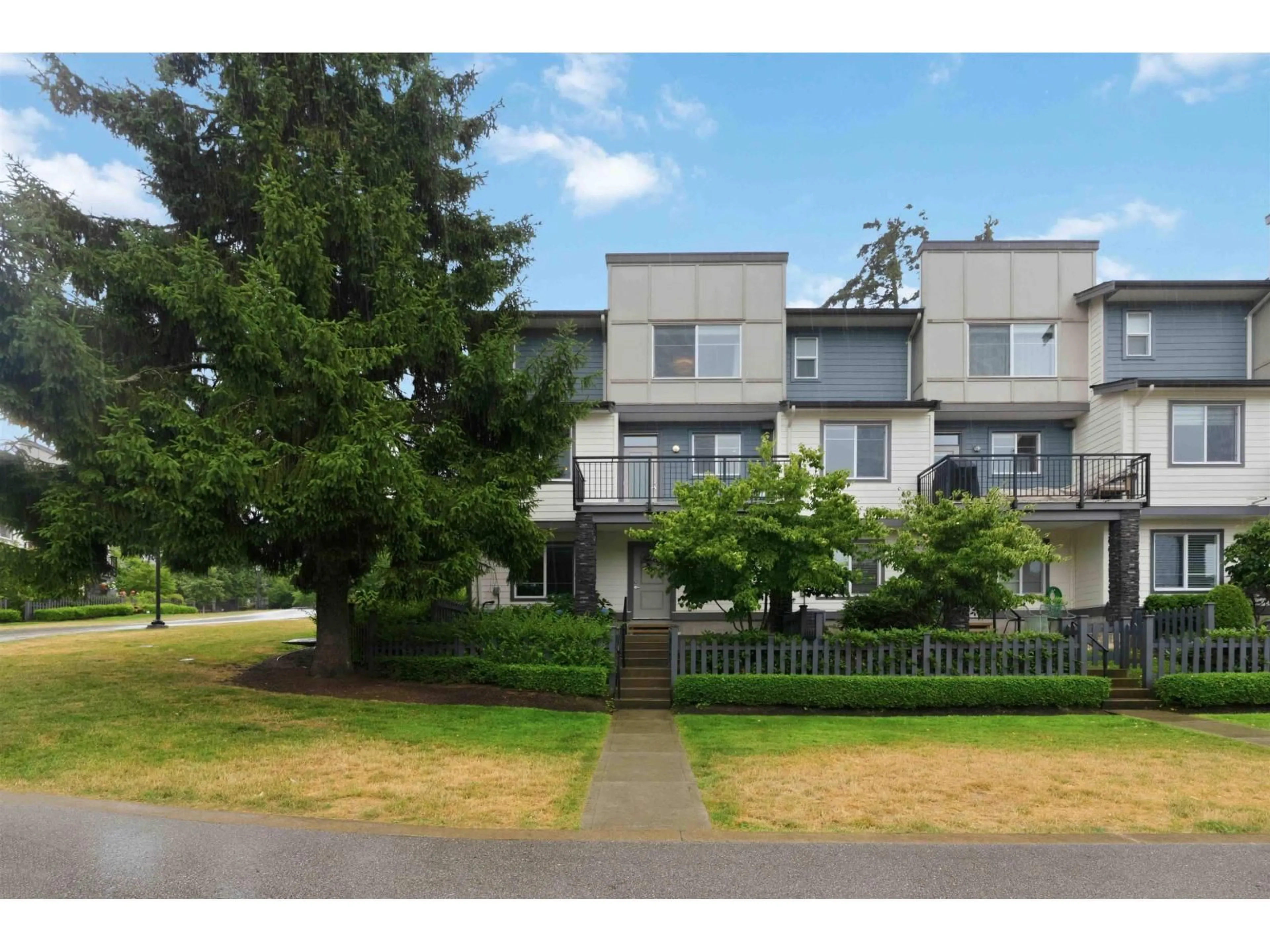 A pic from outside/outdoor area/front of a property/back of a property/a pic from drone, street for 39 - 15633 MOUNTAIN VIEW DRIVE, Surrey British Columbia V3Z0W8
