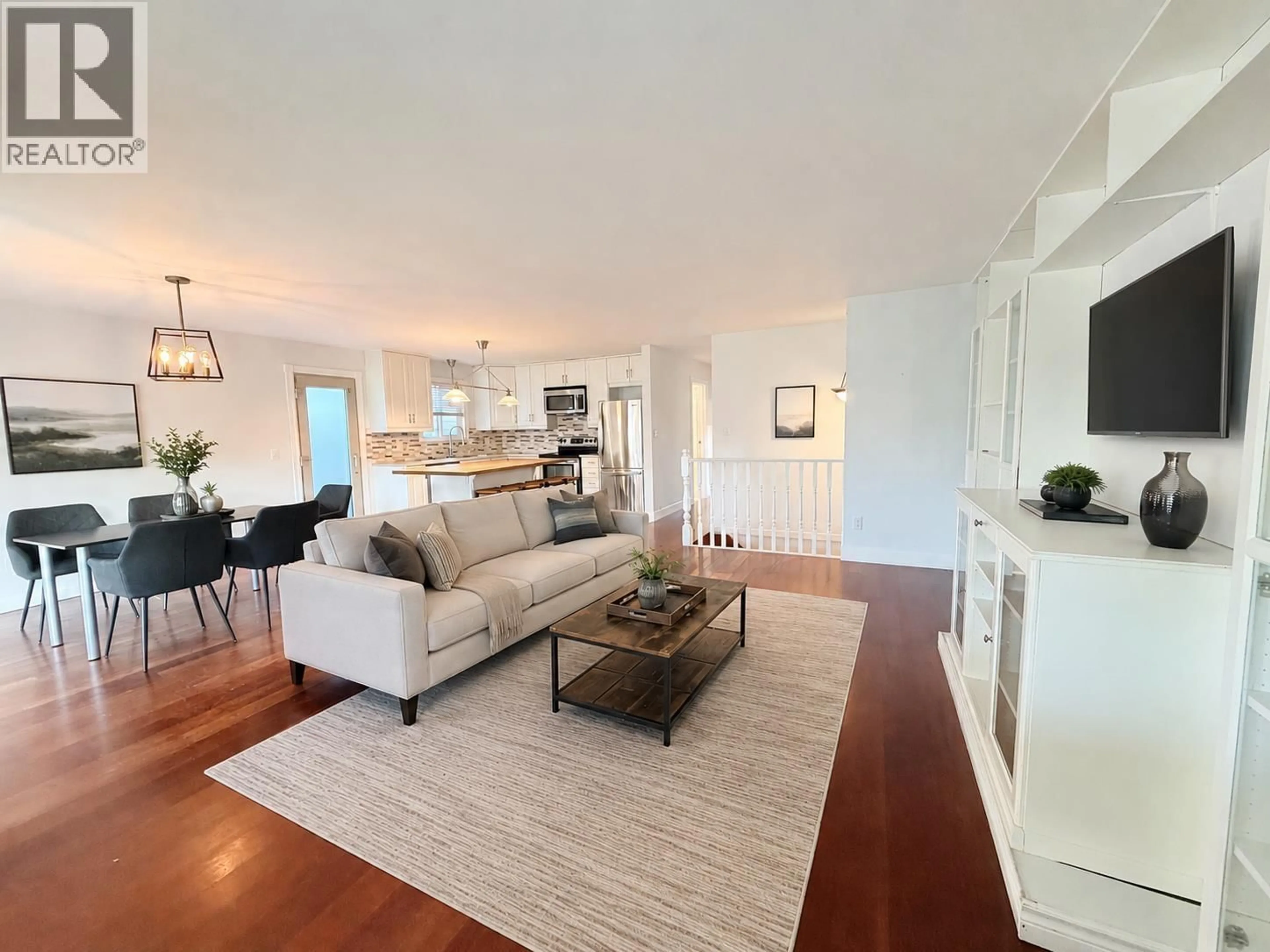 Living room with furniture, wood/laminate floor for 1944 PRAIRIE AVENUE, Port Coquitlam British Columbia V3B1V4