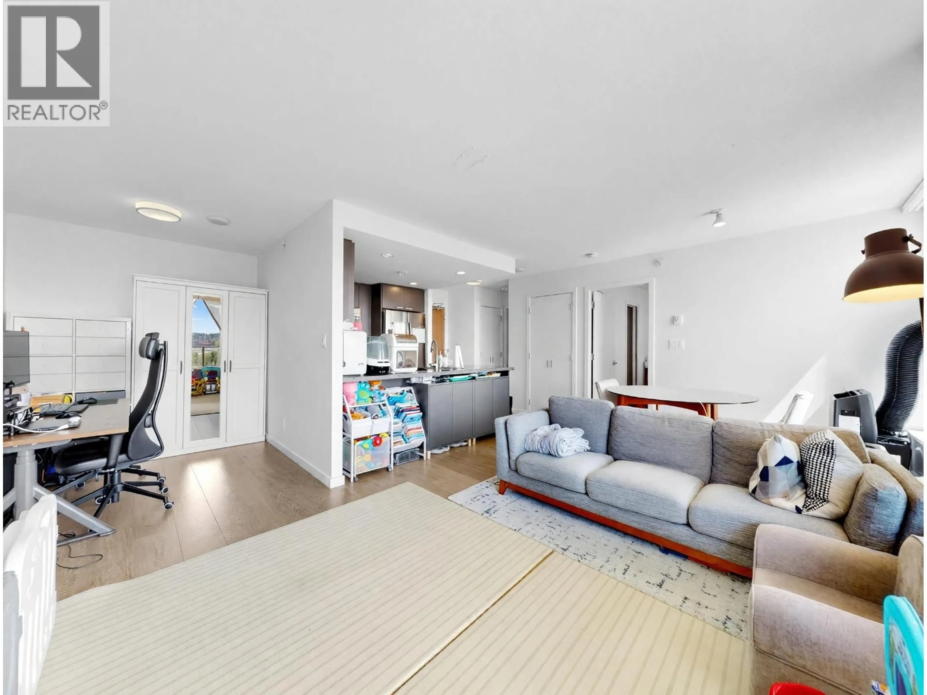 Living room with furniture, unknown for 1802 - 2232 DOUGLAS ROAD, Burnaby British Columbia V5C0G9