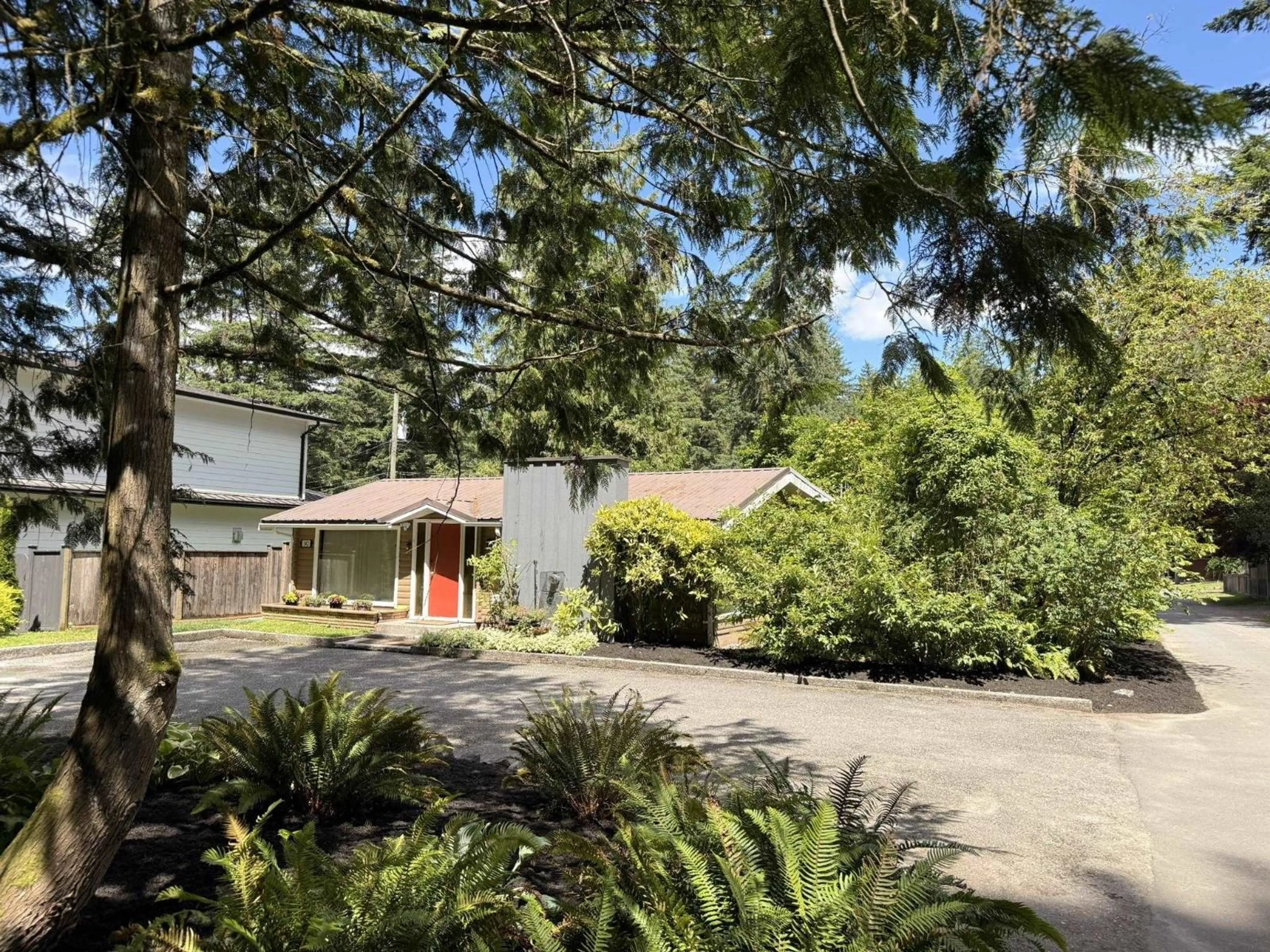 A pic from outside/outdoor area/front of a property/back of a property/a pic from drone, unknown for 542 PARK DRIVE, Cultus Lake British Columbia V2R4Z8
