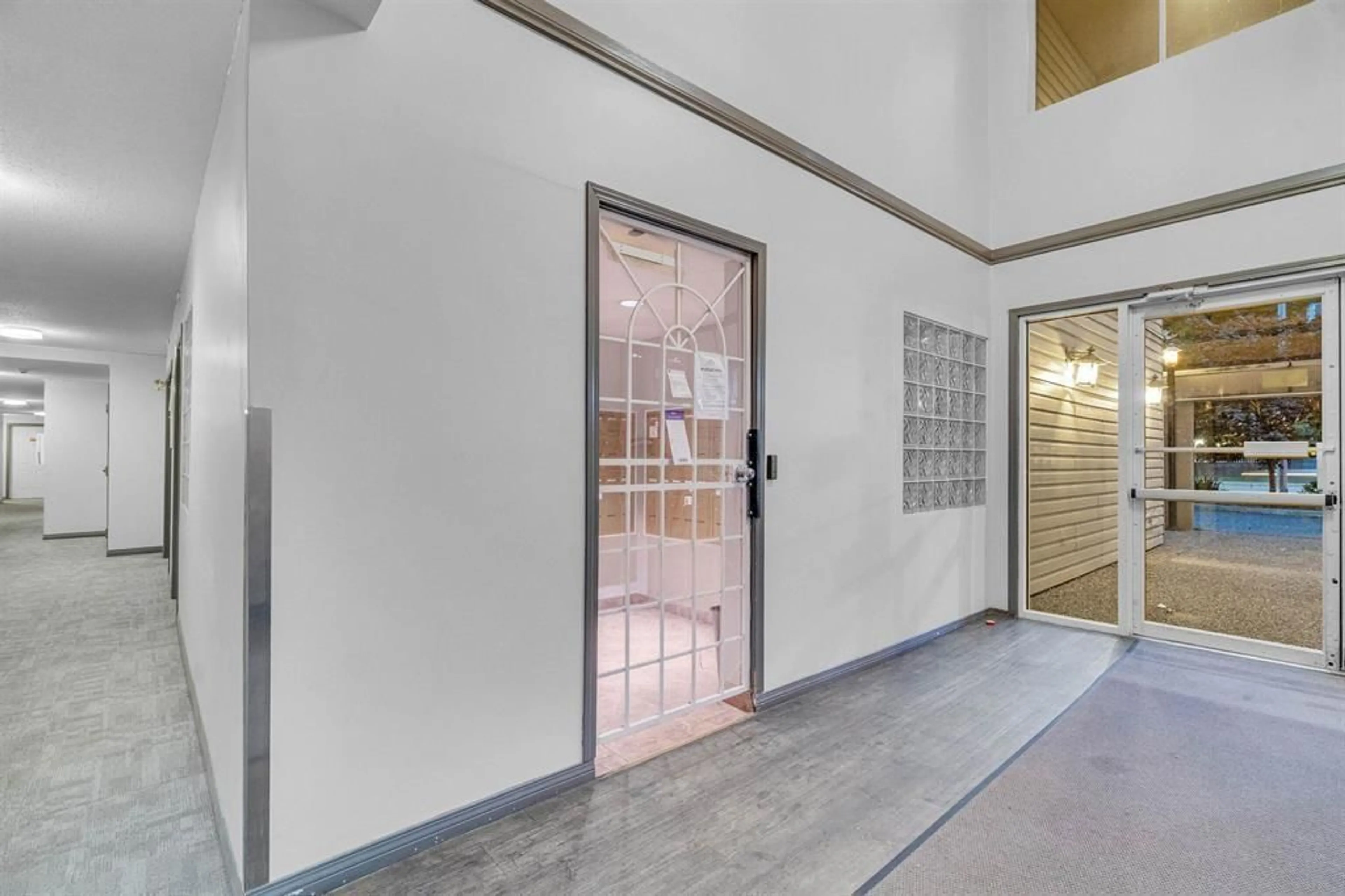 Indoor foyer for 121 - 12101 80 AVENUE, Surrey British Columbia V3W5V6