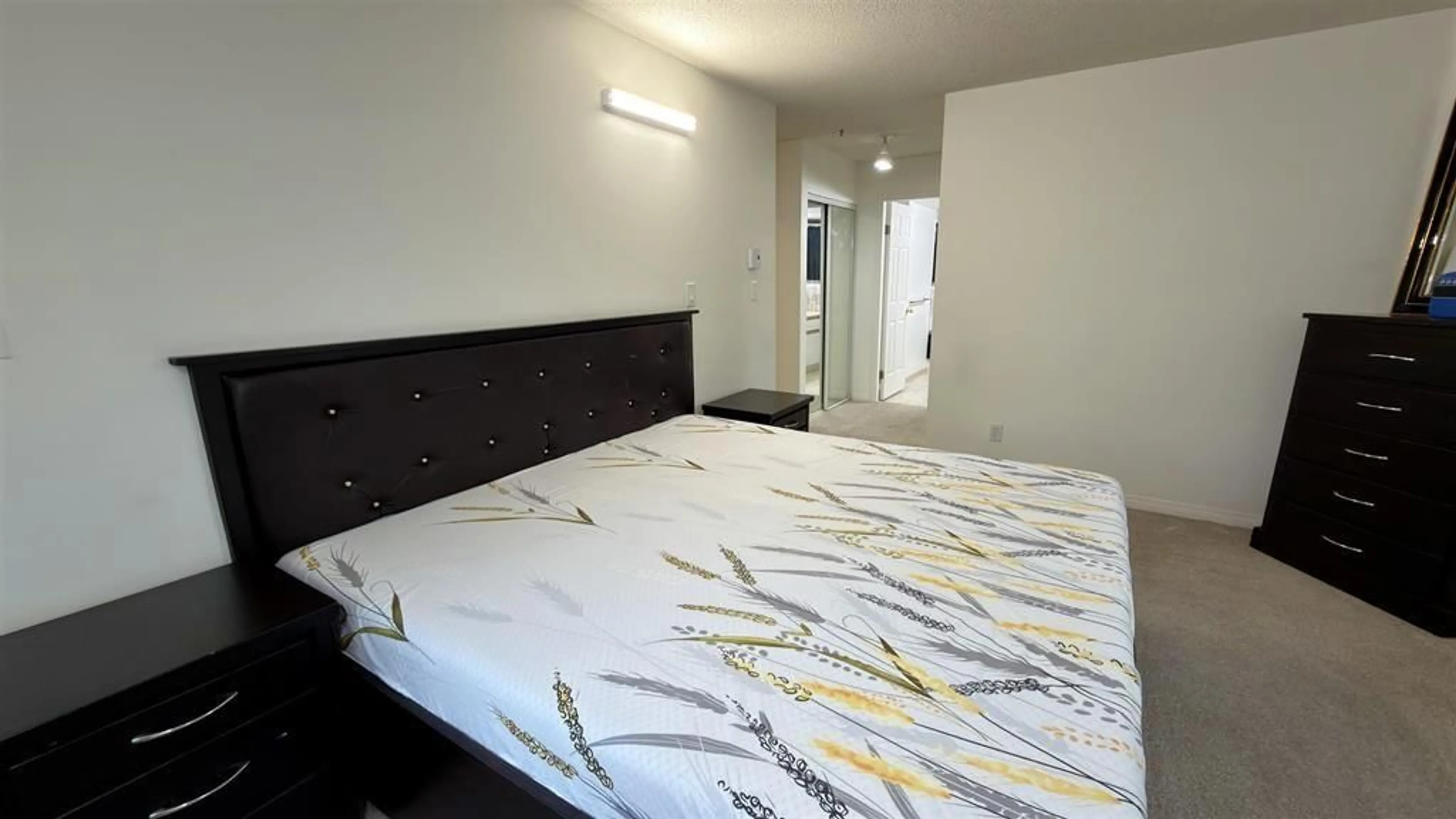 Bedroom with bed, unknown for 121 - 12101 80 AVENUE, Surrey British Columbia V3W5V6