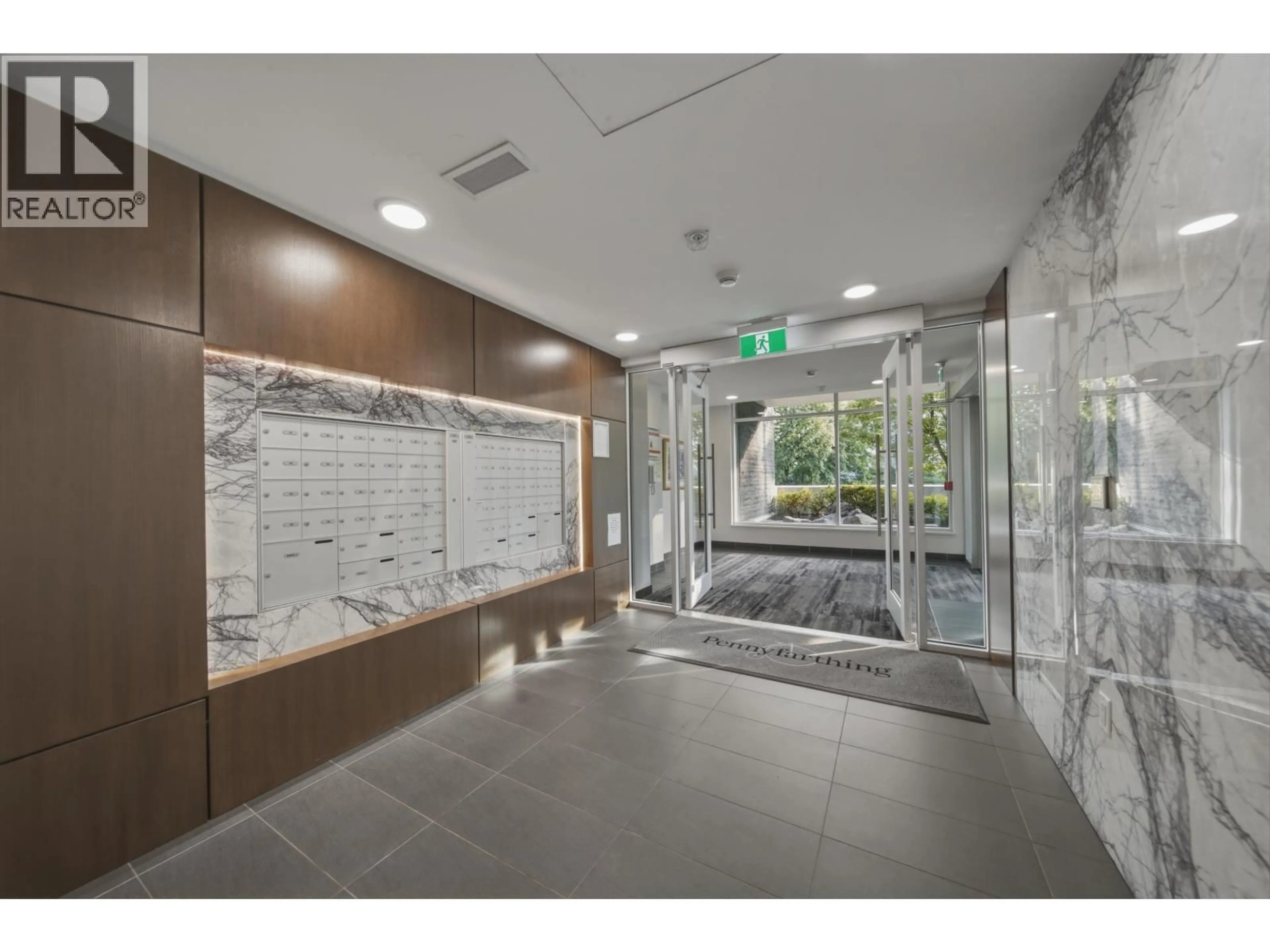 Indoor foyer for 206 - 5058 CAMBIE STREET, Vancouver British Columbia V5Z2Z5