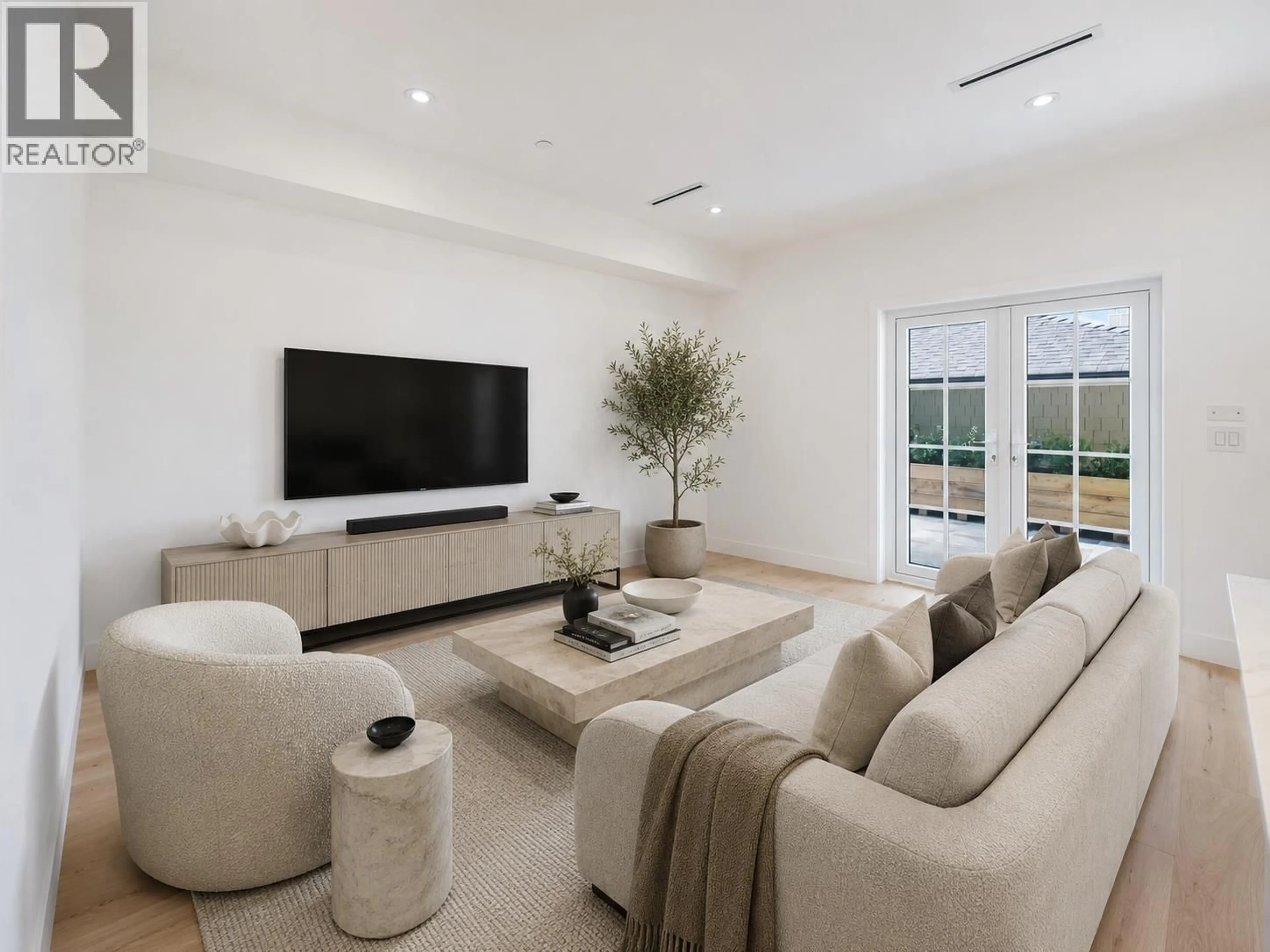 Living room with furniture, unknown for 265 6TH STREET, North Vancouver British Columbia V7M1K7