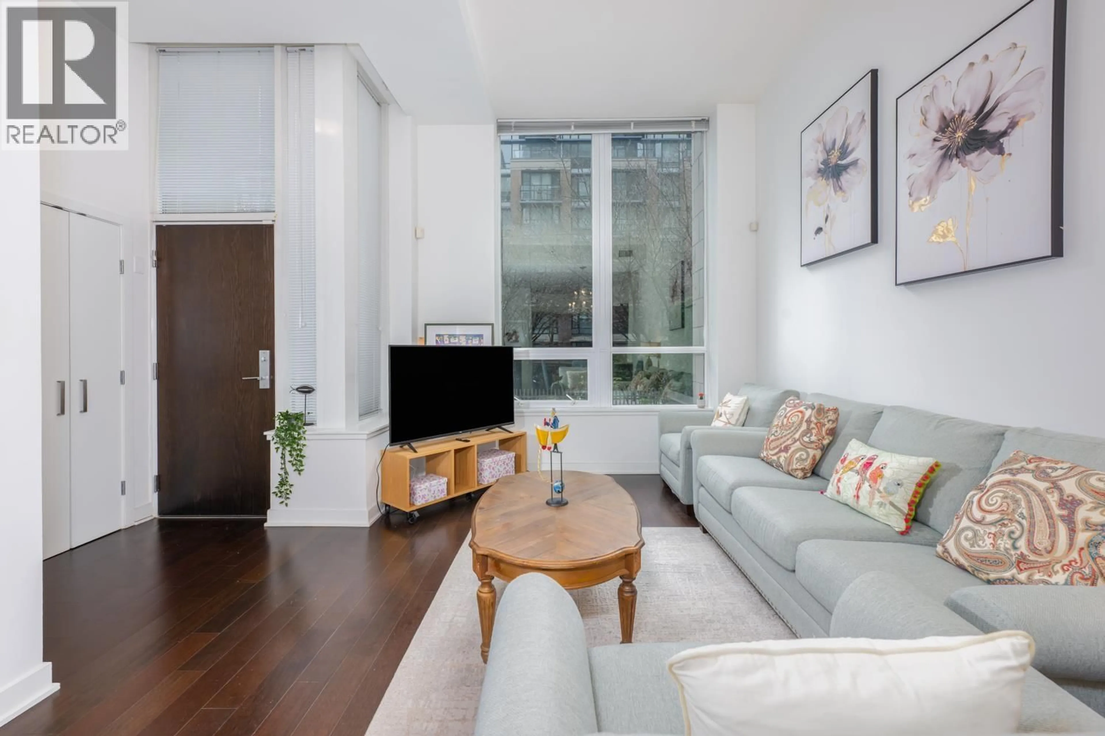 Living room with furniture, unknown for 1051 RICHARDS STREET, Vancouver British Columbia V6B0C2