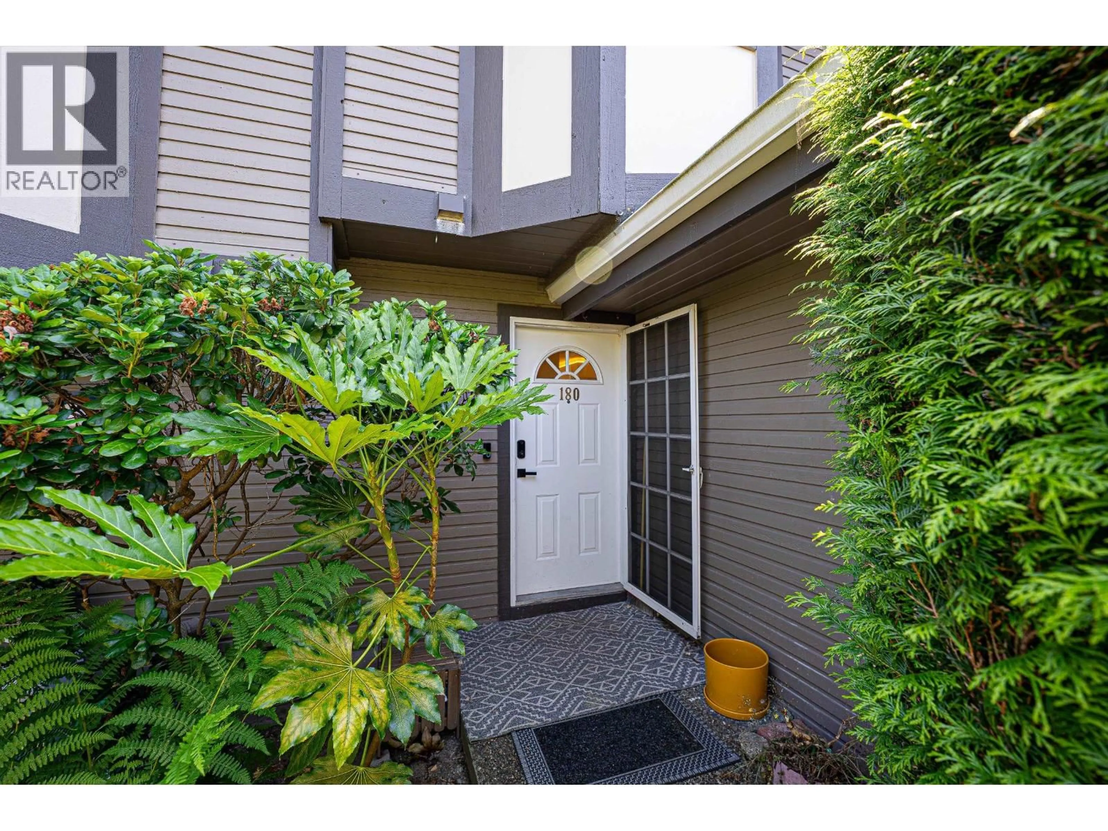 Indoor entryway for 180 - 1140 CASTLE CRESCENT, Port Coquitlam British Columbia V3C5R4