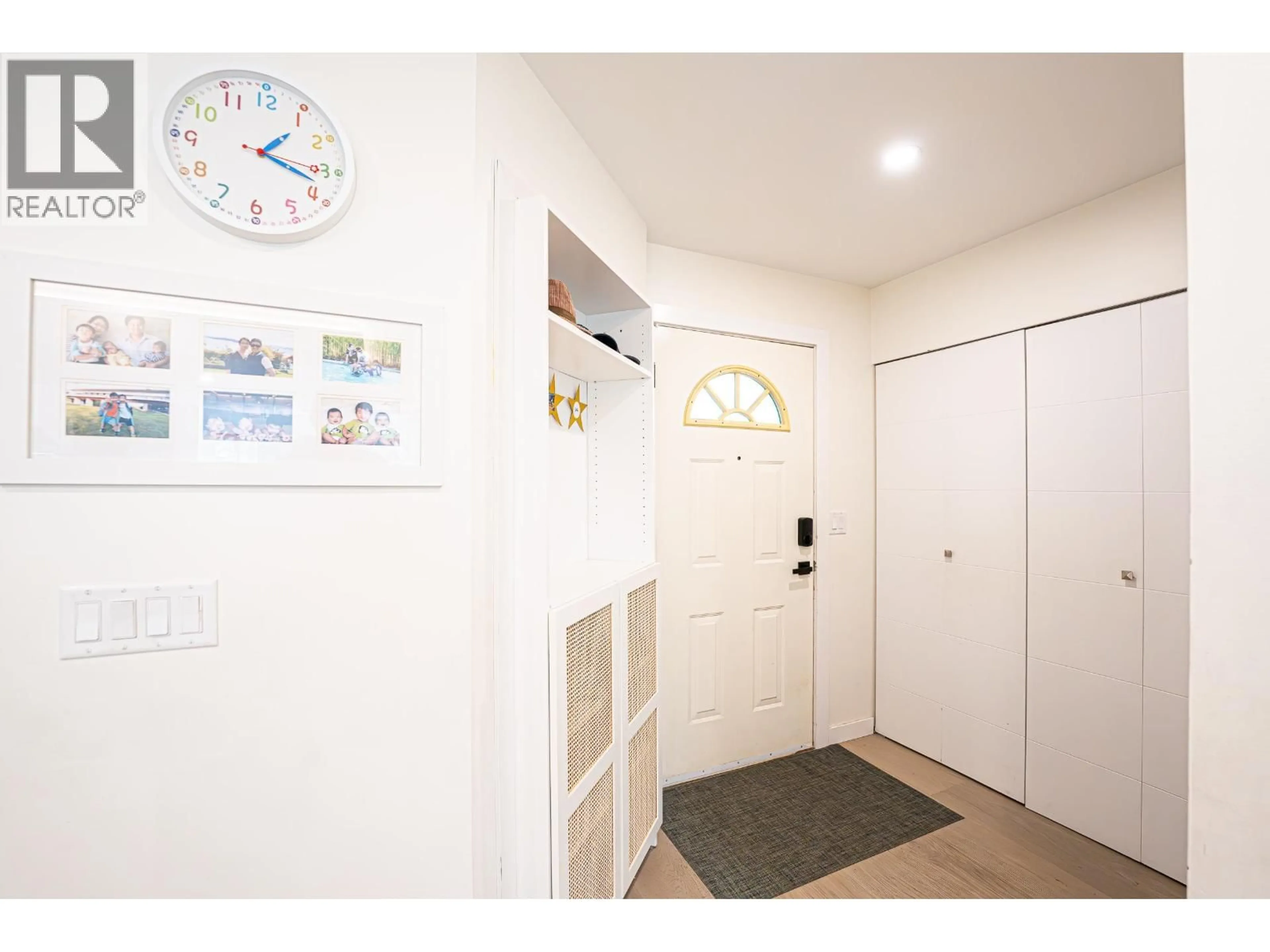 Indoor entryway for 180 - 1140 CASTLE CRESCENT, Port Coquitlam British Columbia V3C5R4