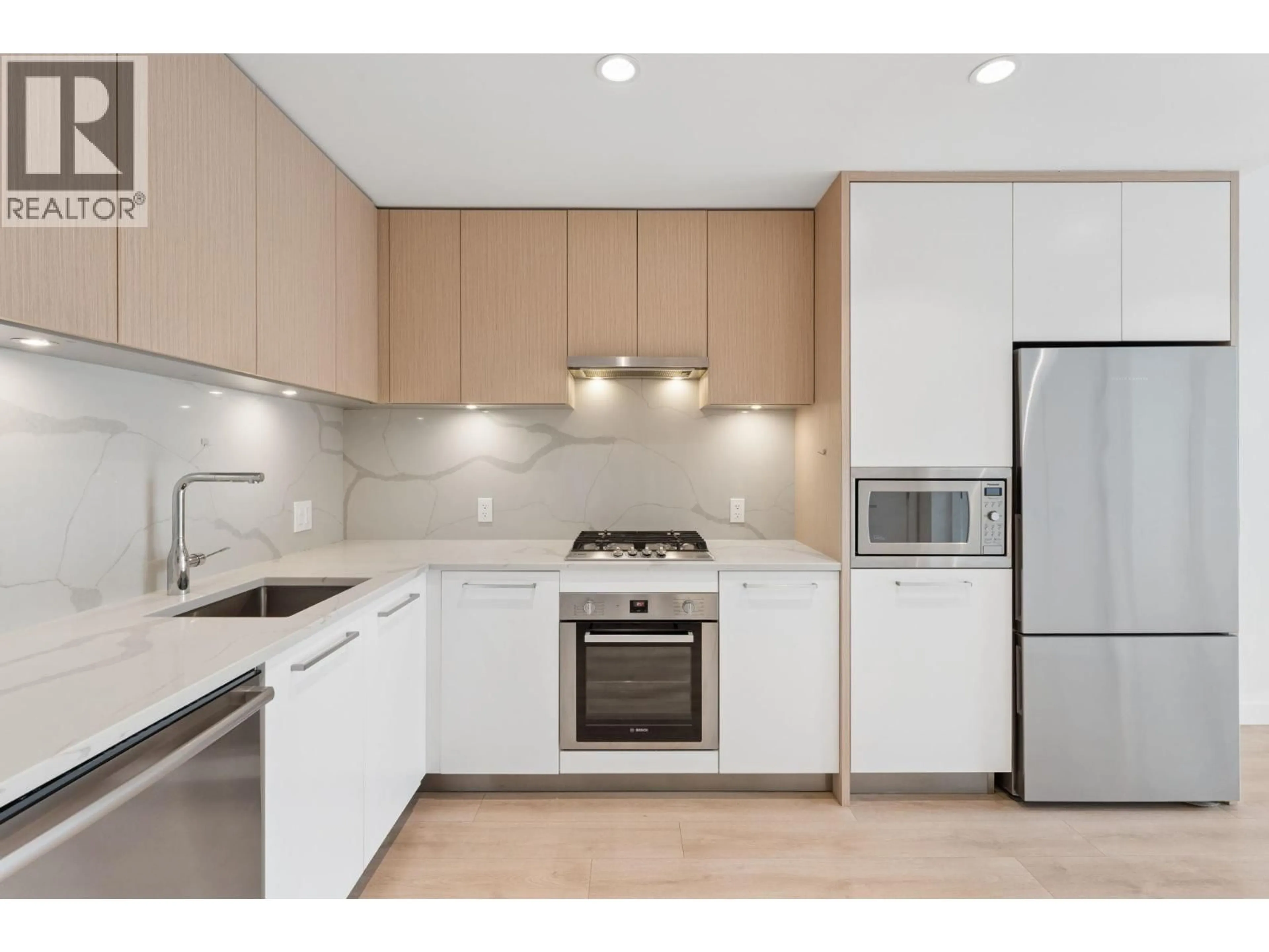 Standard kitchen, unknown for 903 - 567 CLARKE ROAD, Coquitlam British Columbia V3J0K7