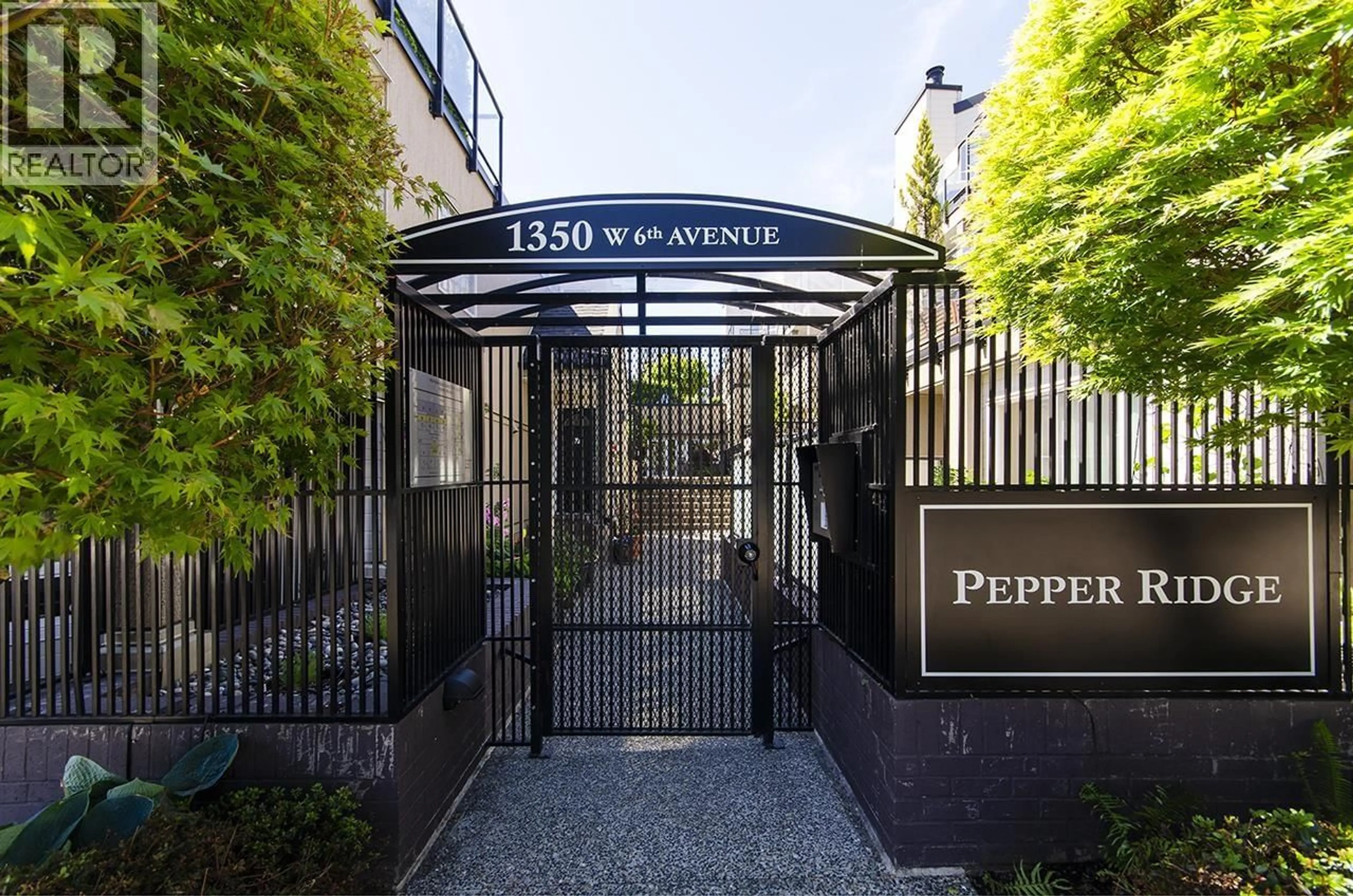 Indoor foyer for 30 - 1350 6TH AVENUE, Vancouver British Columbia V6H1A7