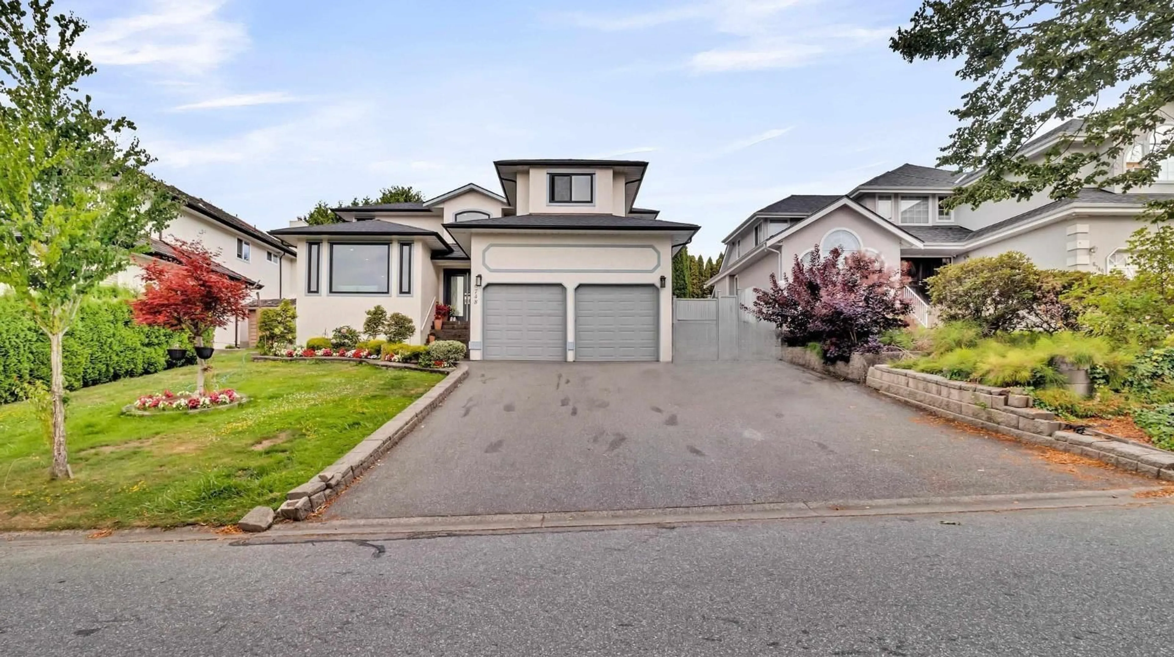 Home with vinyl exterior material, street for 6748 123A STREET, Surrey British Columbia V3W0Z1