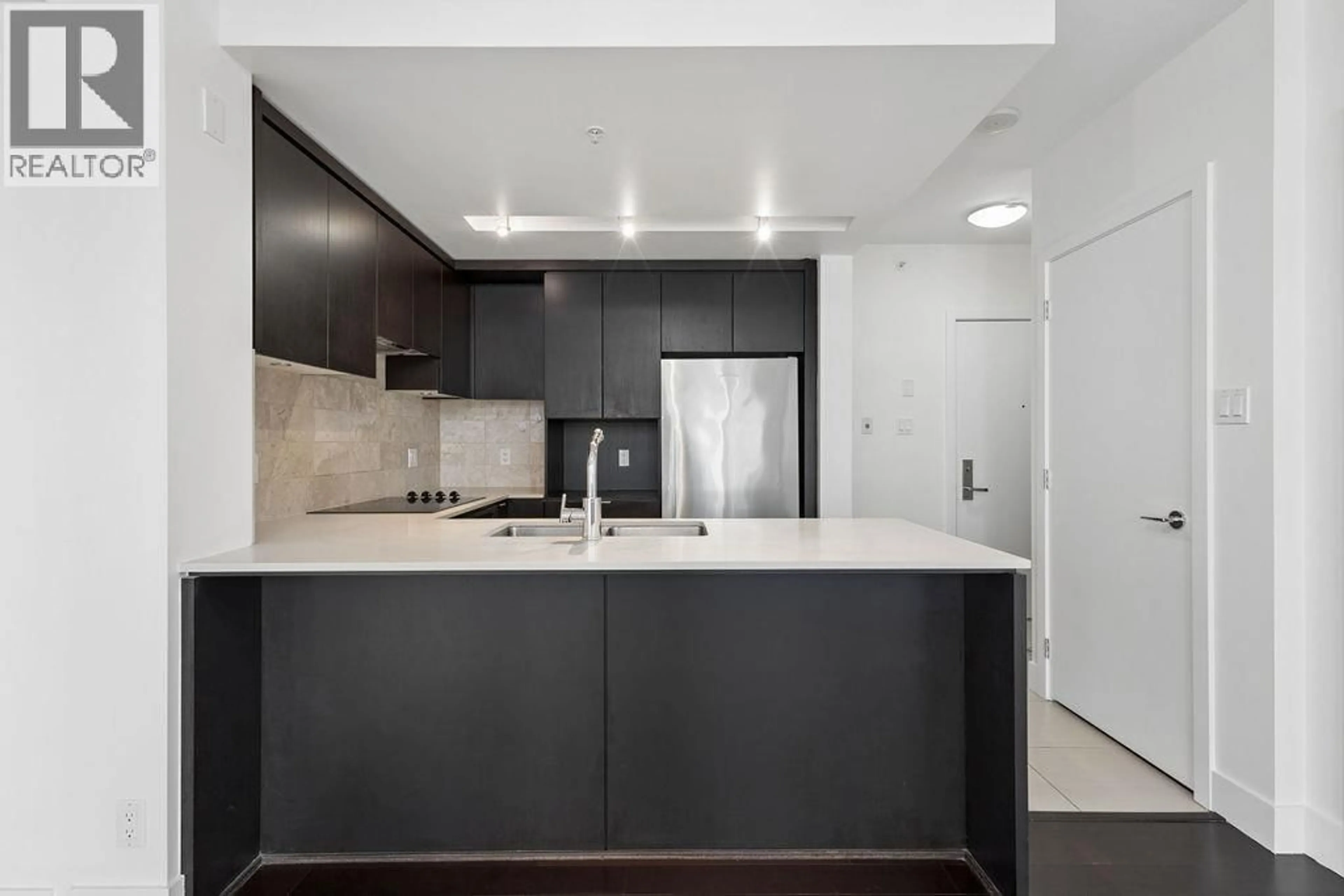 Standard kitchen, unknown for 1208 - 1320 CHESTERFIELD AVENUE, North Vancouver British Columbia V7M0A6