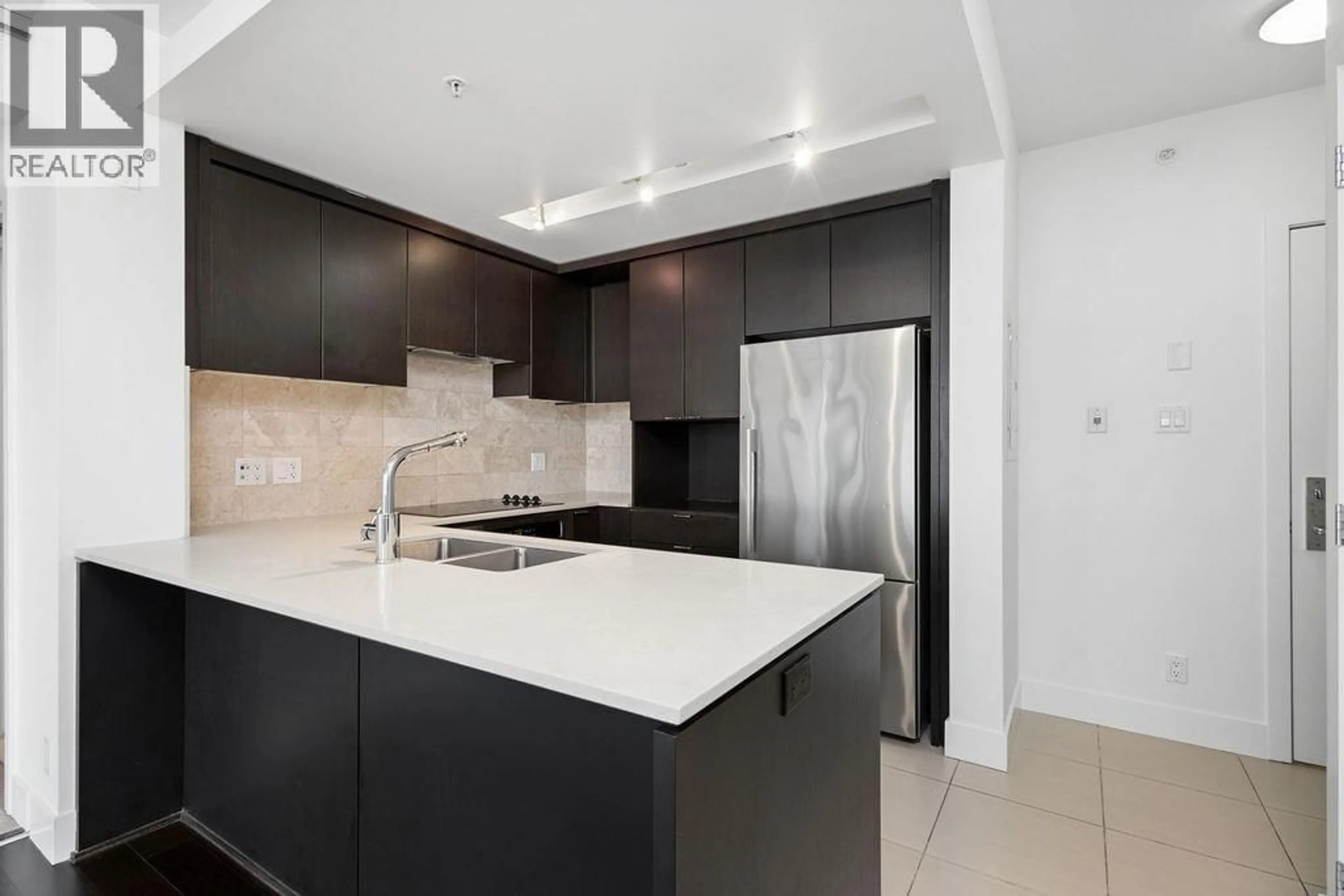 Standard kitchen, unknown for 1208 - 1320 CHESTERFIELD AVENUE, North Vancouver British Columbia V7M0A6