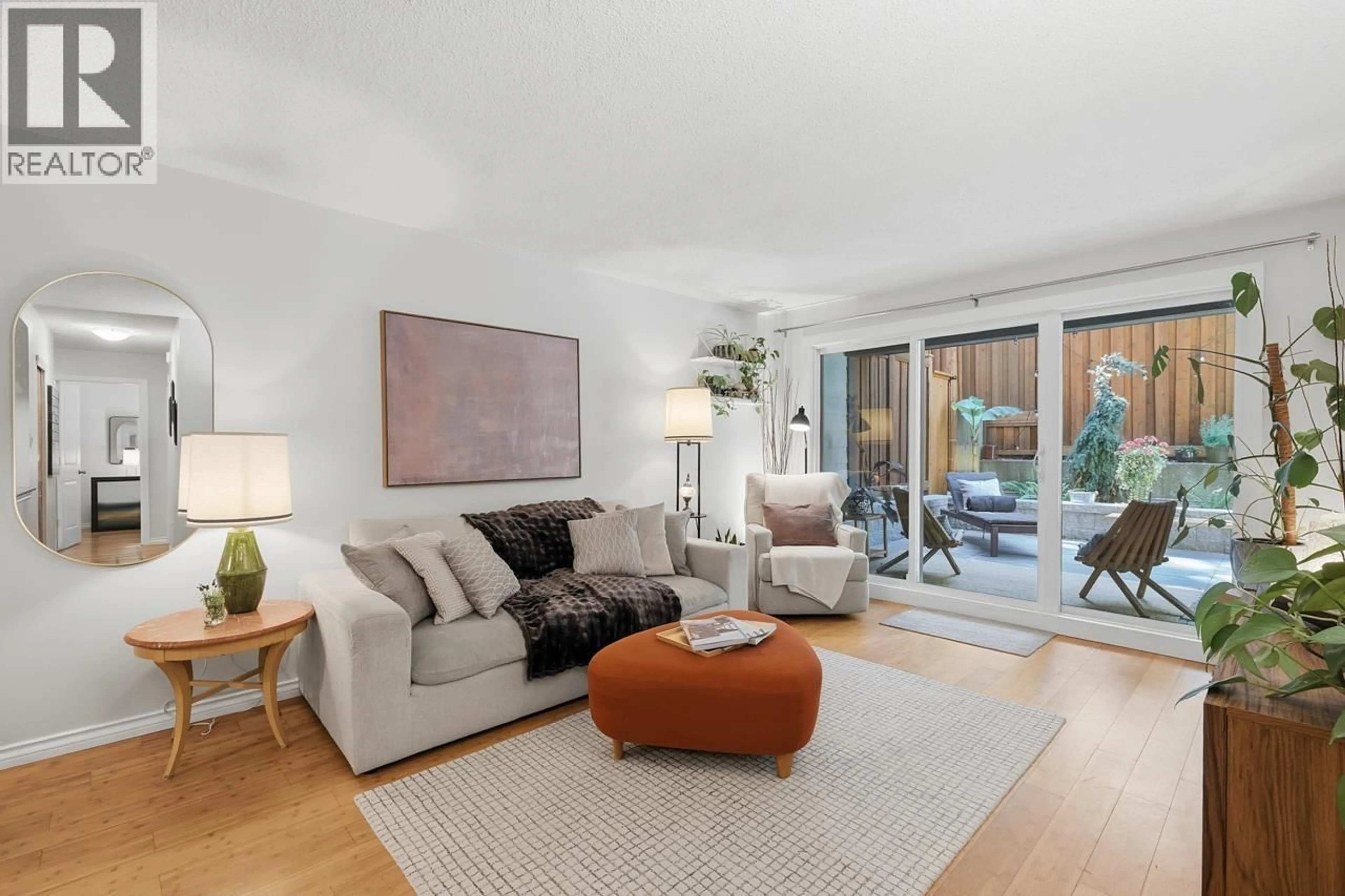 Living room with furniture, unknown for 113 - 808 8TH AVENUE, Vancouver British Columbia V5T1T5