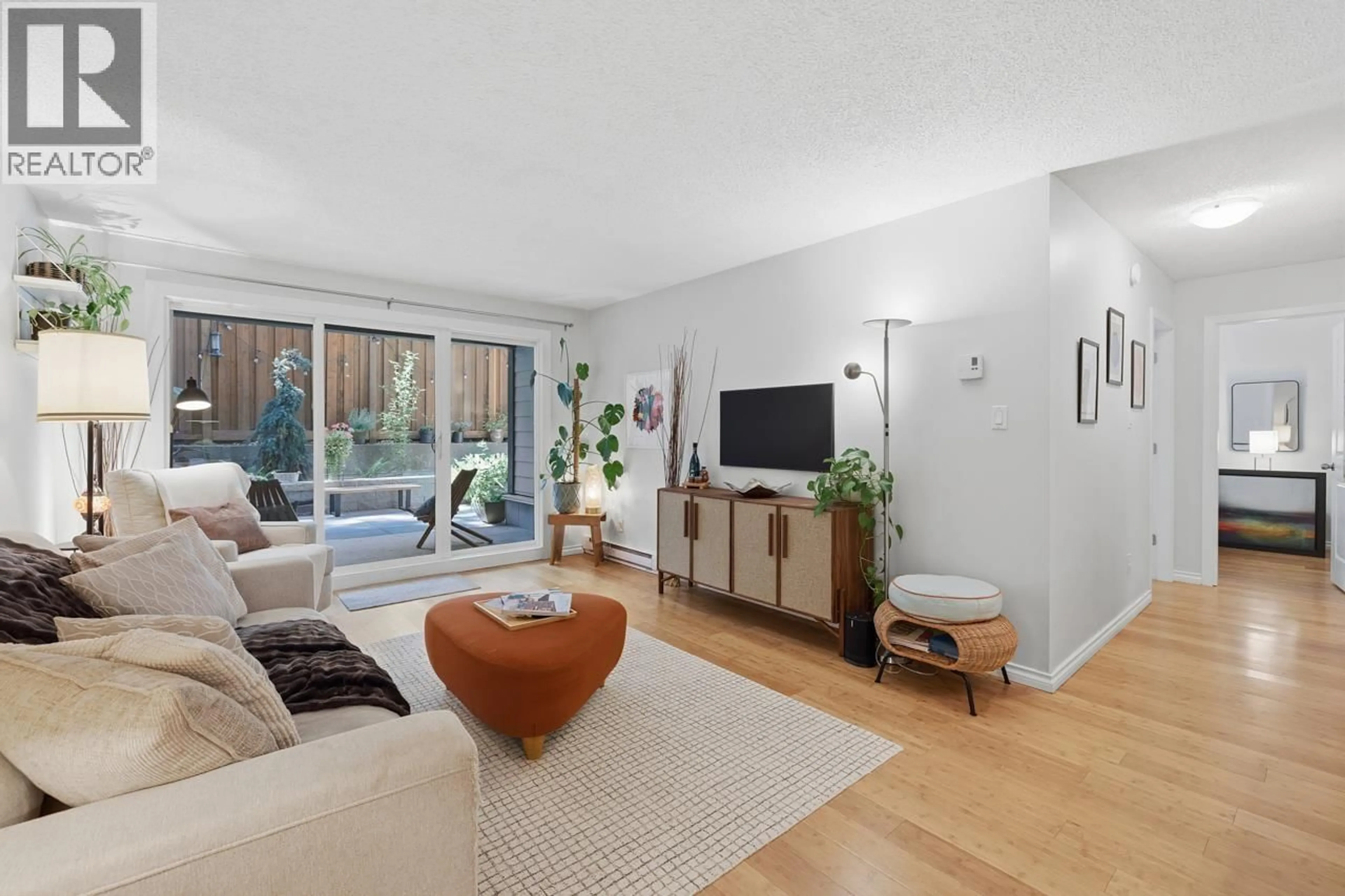 Living room with furniture, unknown for 113 - 808 8TH AVENUE, Vancouver British Columbia V5T1T5
