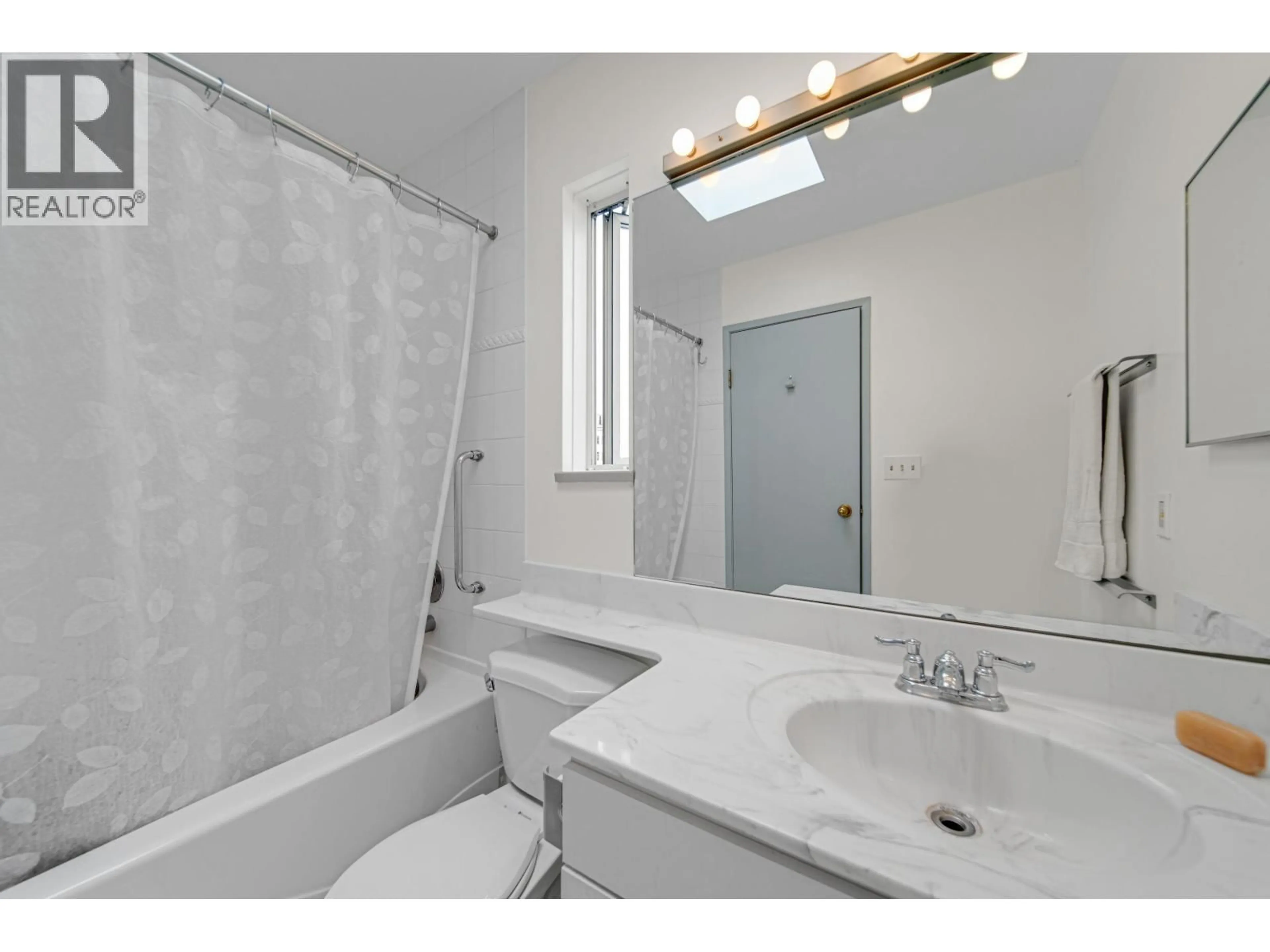 Standard bathroom, ceramic/tile floor for 315 - 1510 NELSON STREET, Vancouver British Columbia V6G1M1