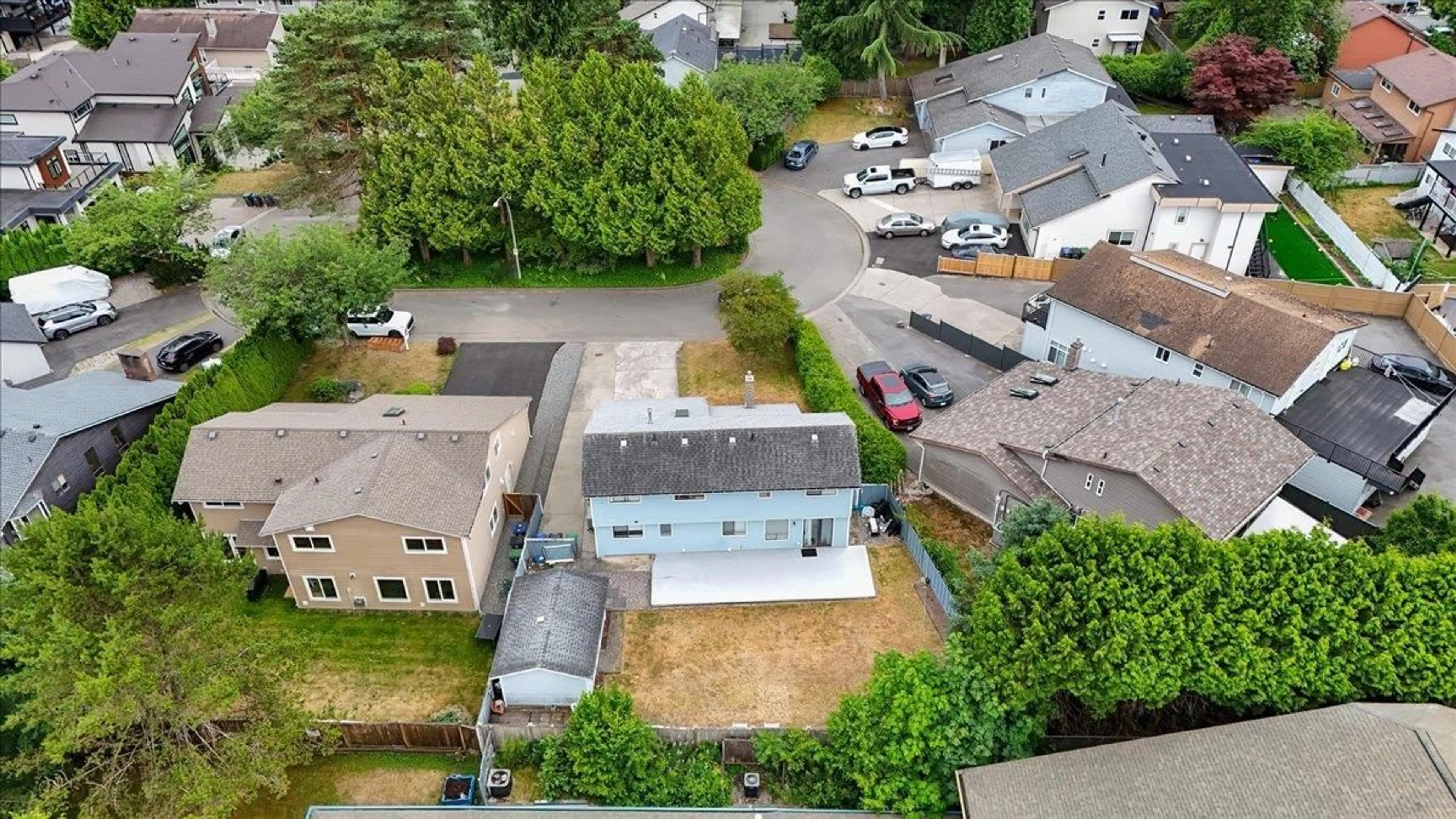 A pic from outside/outdoor area/front of a property/back of a property/a pic from drone, street for 6497 131A STREET, Surrey British Columbia V3W7P4
