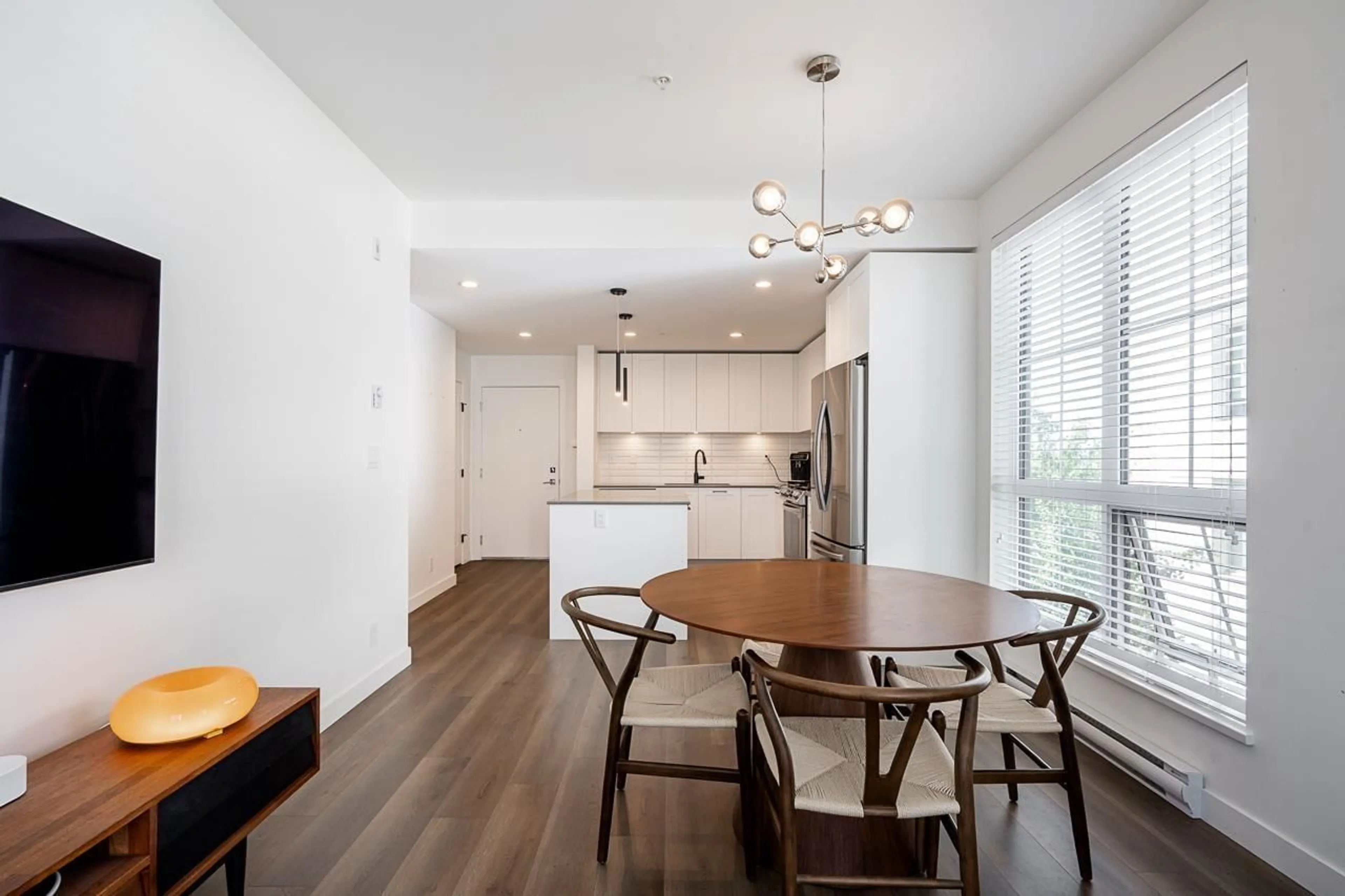 Open concept kitchen, wood/laminate floor for 303 - 20019 83A AVENUE, Langley British Columbia V2Y5K6