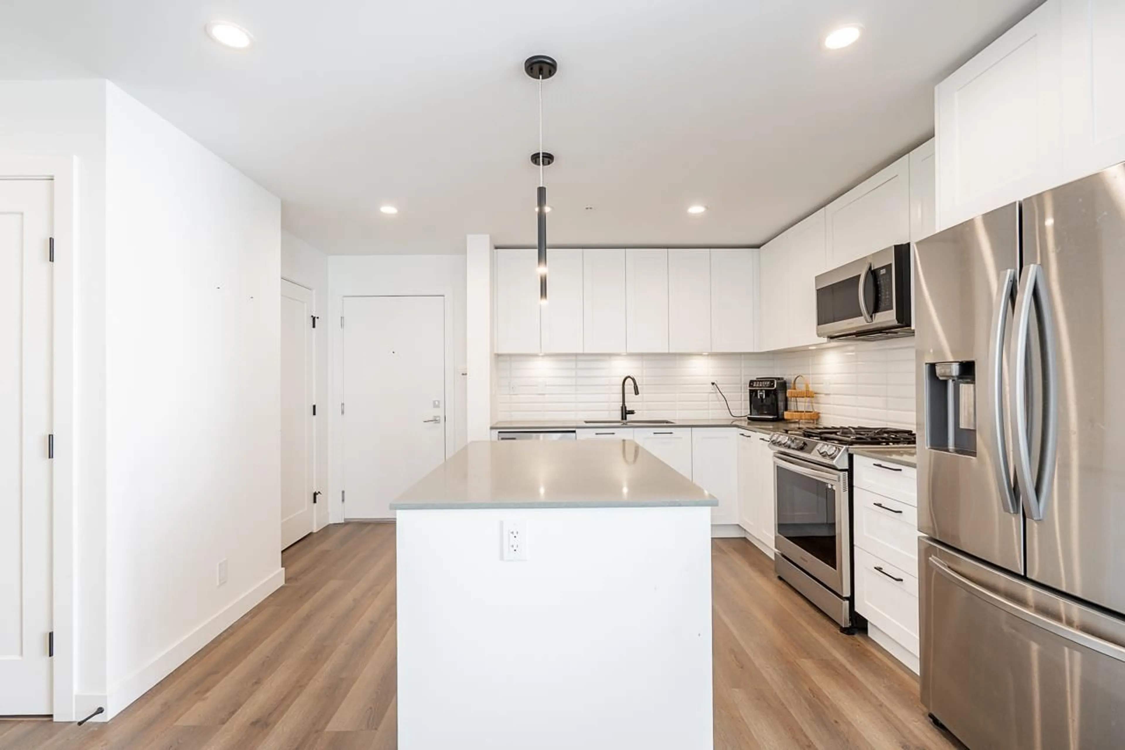 Open concept kitchen, unknown for 303 - 20019 83A AVENUE, Langley British Columbia V2Y5K6