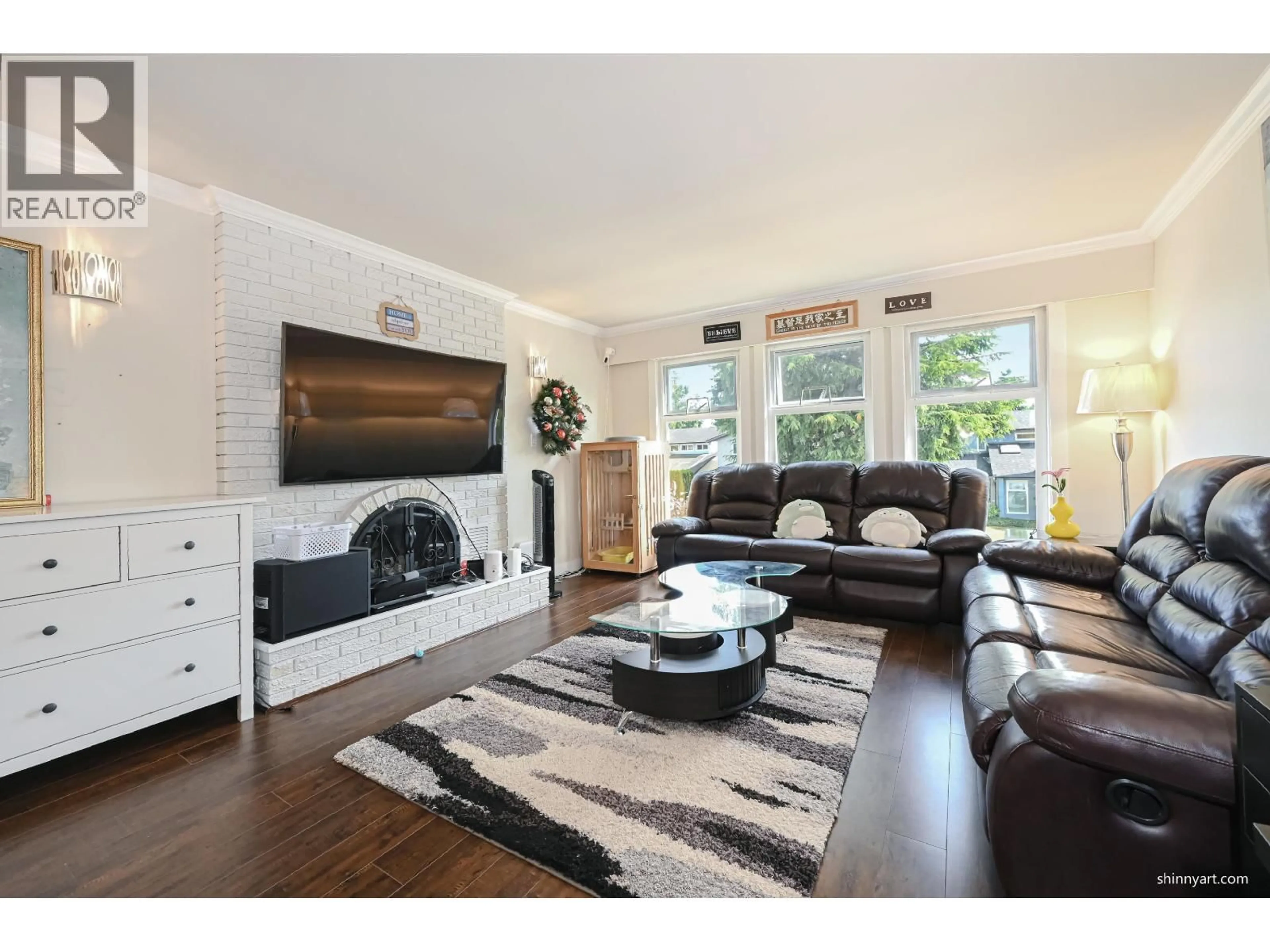 Living room with furniture, wood/laminate floor for 4151 CAMPOBELLO PLACE, Richmond British Columbia V7E5G5