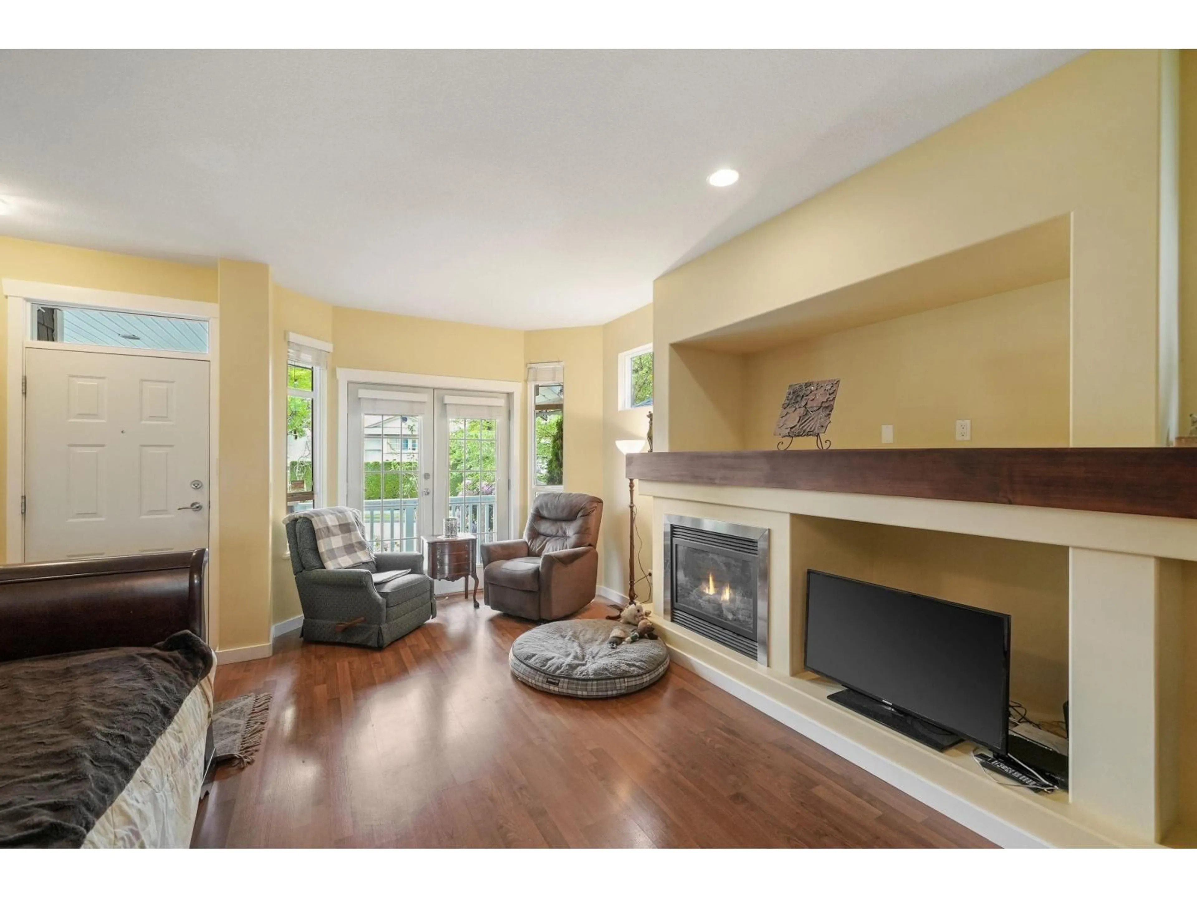 Living room with furniture, unknown for 15130 62 AVENUE, Surrey British Columbia V3S5J7