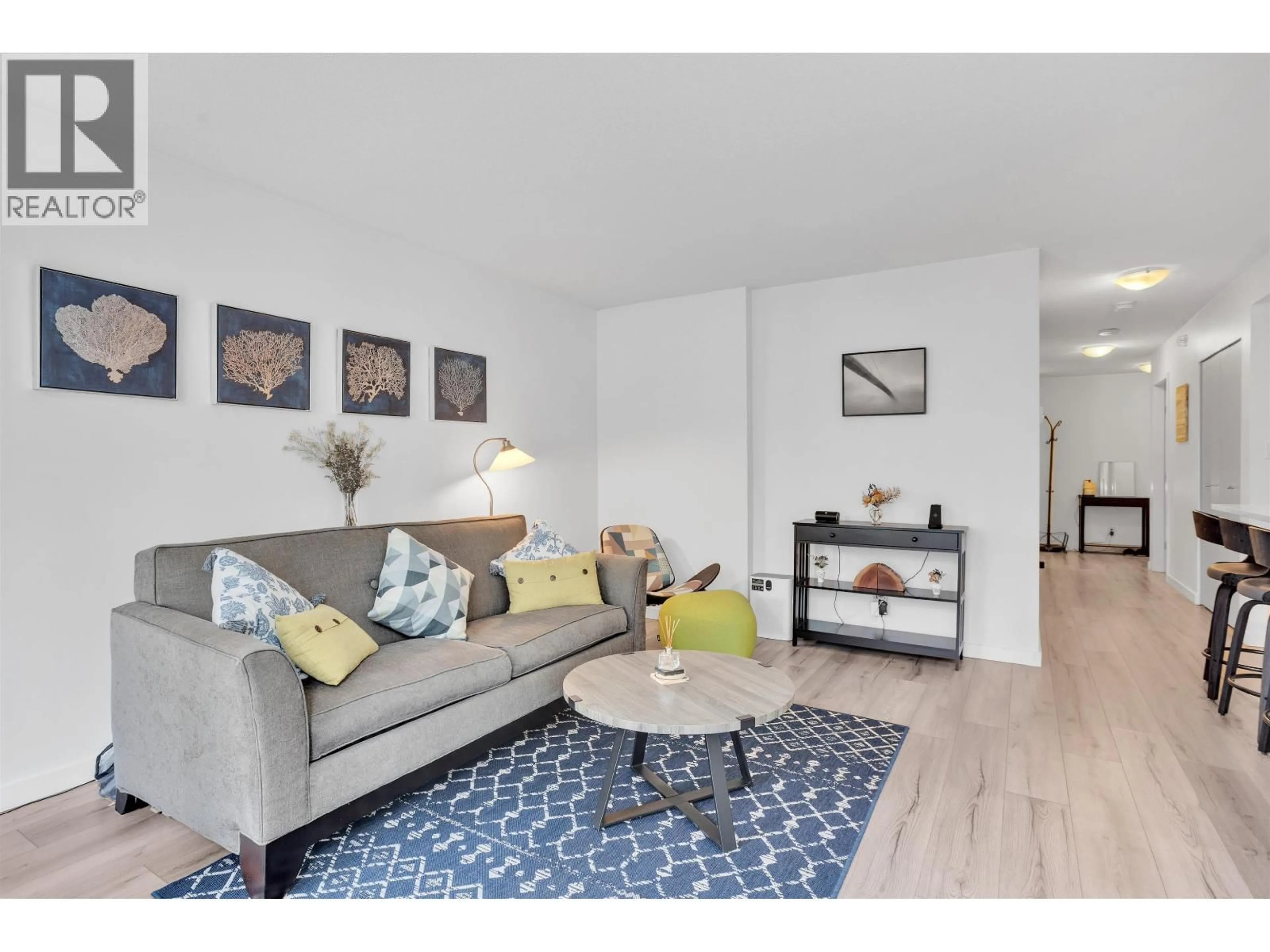 Living room with furniture, wood/laminate floor for 502 - 233 ROBSON STREET, Vancouver British Columbia V6B0E8