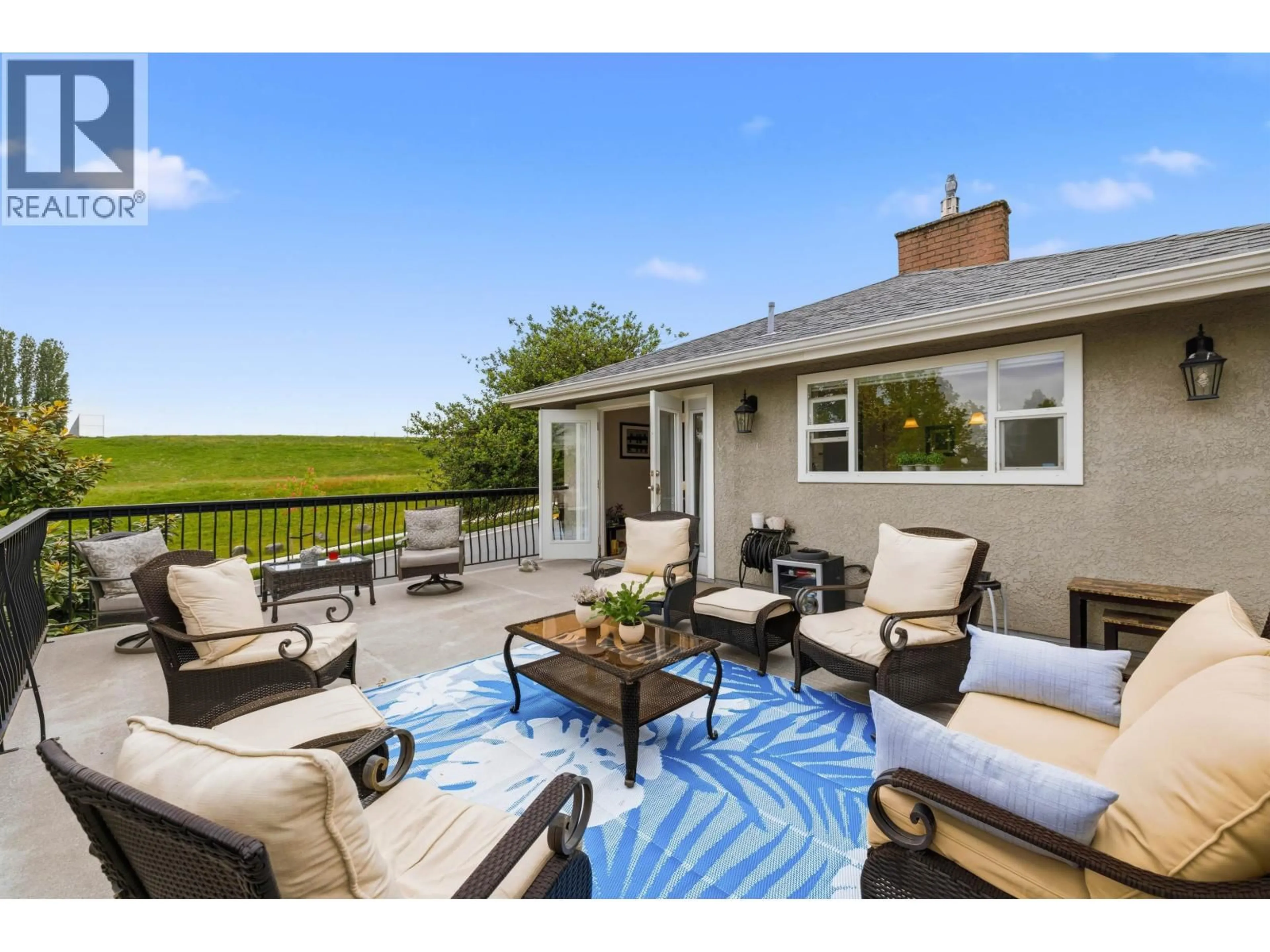 Patio, water/lake/river/ocean view for 4802 VENABLES STREET, Burnaby British Columbia V5C3A8