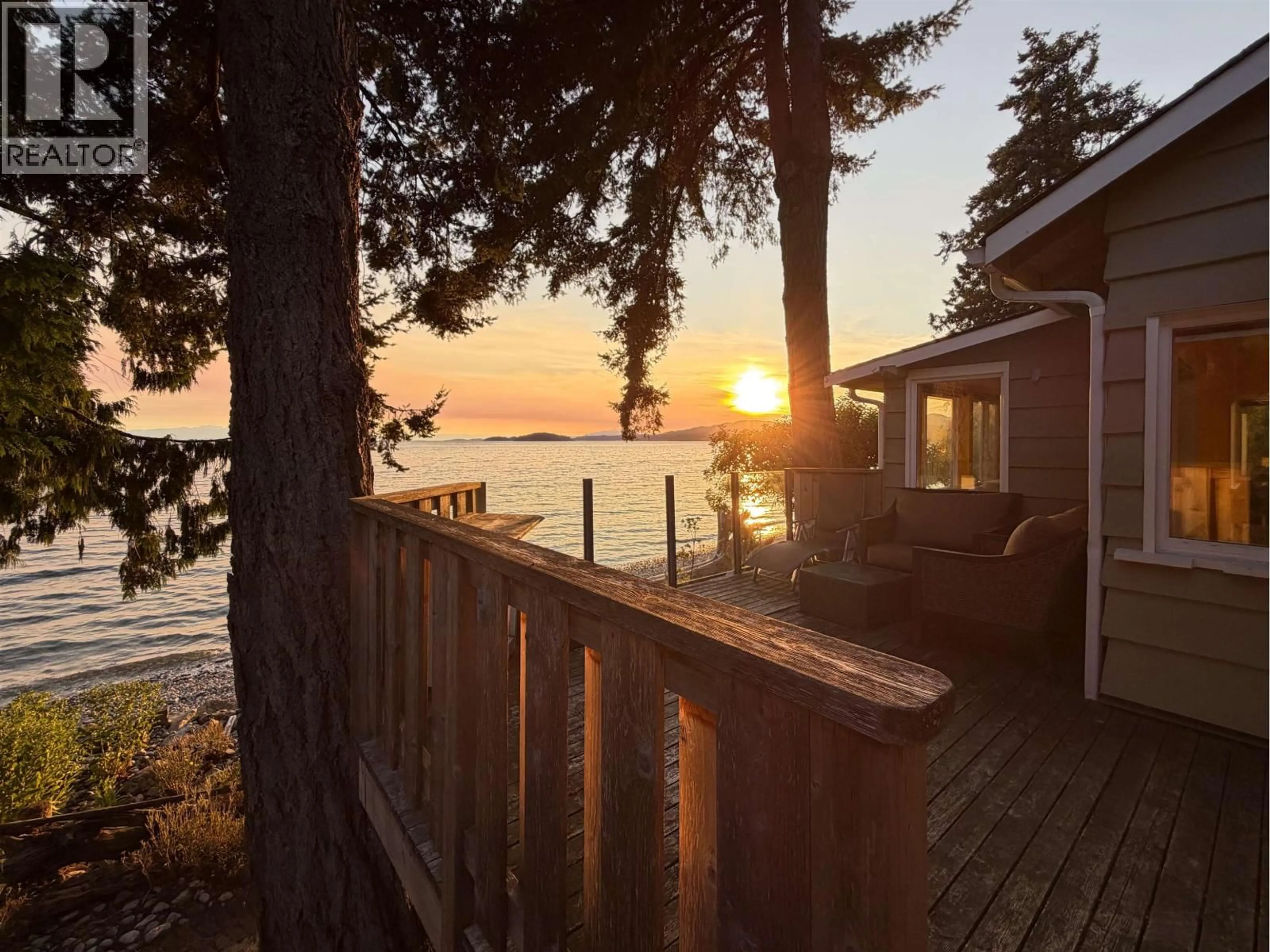 Patio, water/lake/river/ocean view for 4861 SUNSHINE COAST HIGHWAY, Sechelt British Columbia V7Z0B6