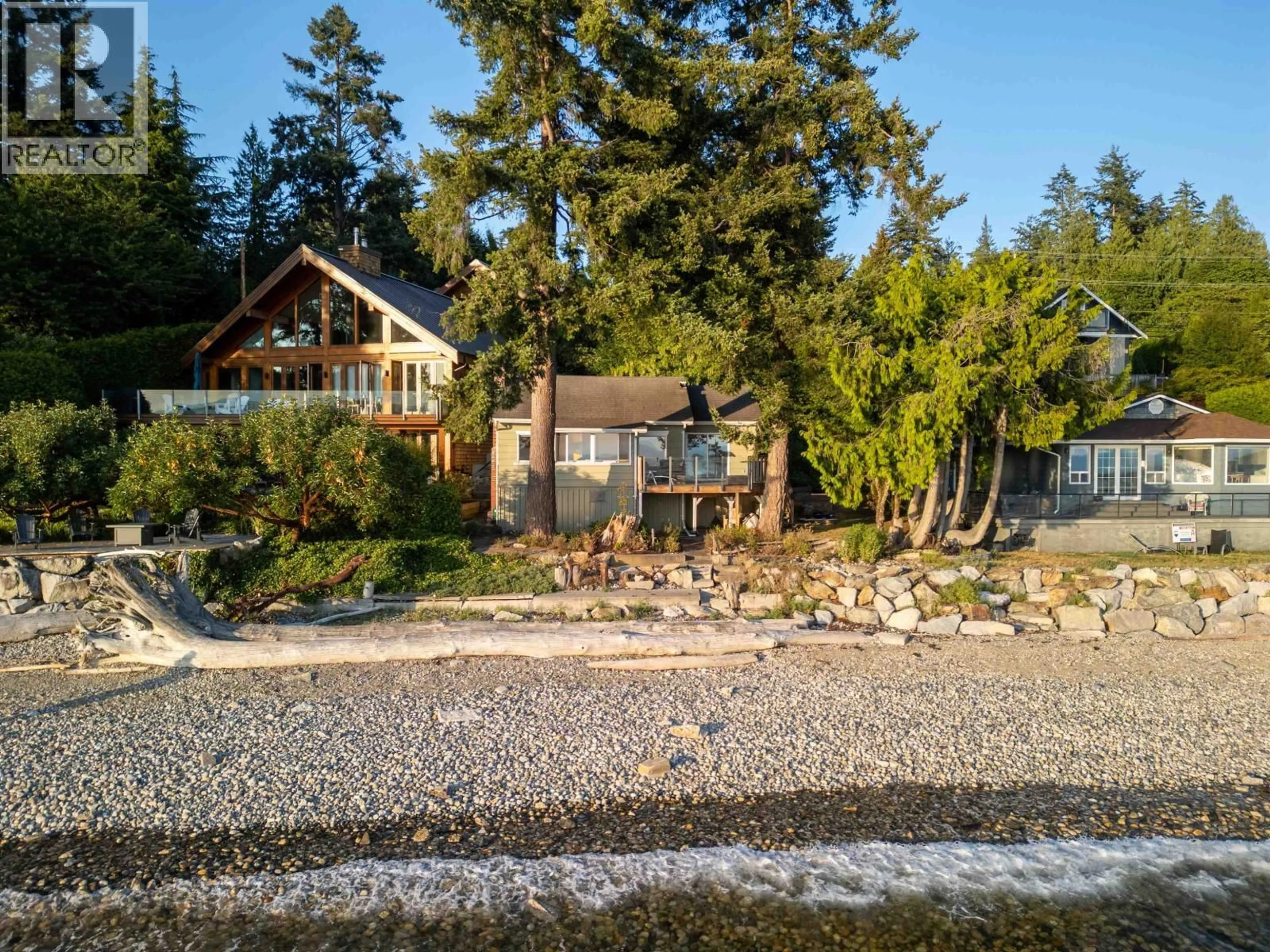 A pic from outside/outdoor area/front of a property/back of a property/a pic from drone, street for 4861 SUNSHINE COAST HIGHWAY, Sechelt British Columbia V7Z0B6