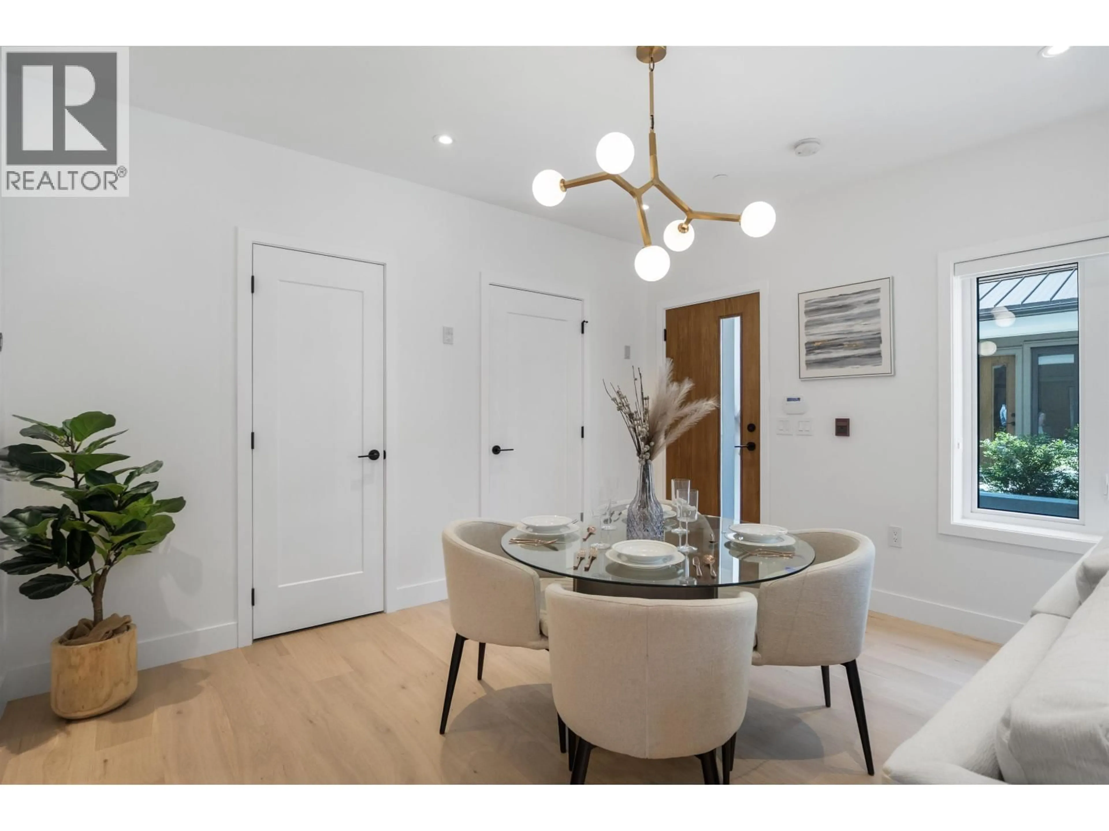 Dining room, wood/laminate floor for 1010 52ND AVENUE, Vancouver British Columbia V6P1H5