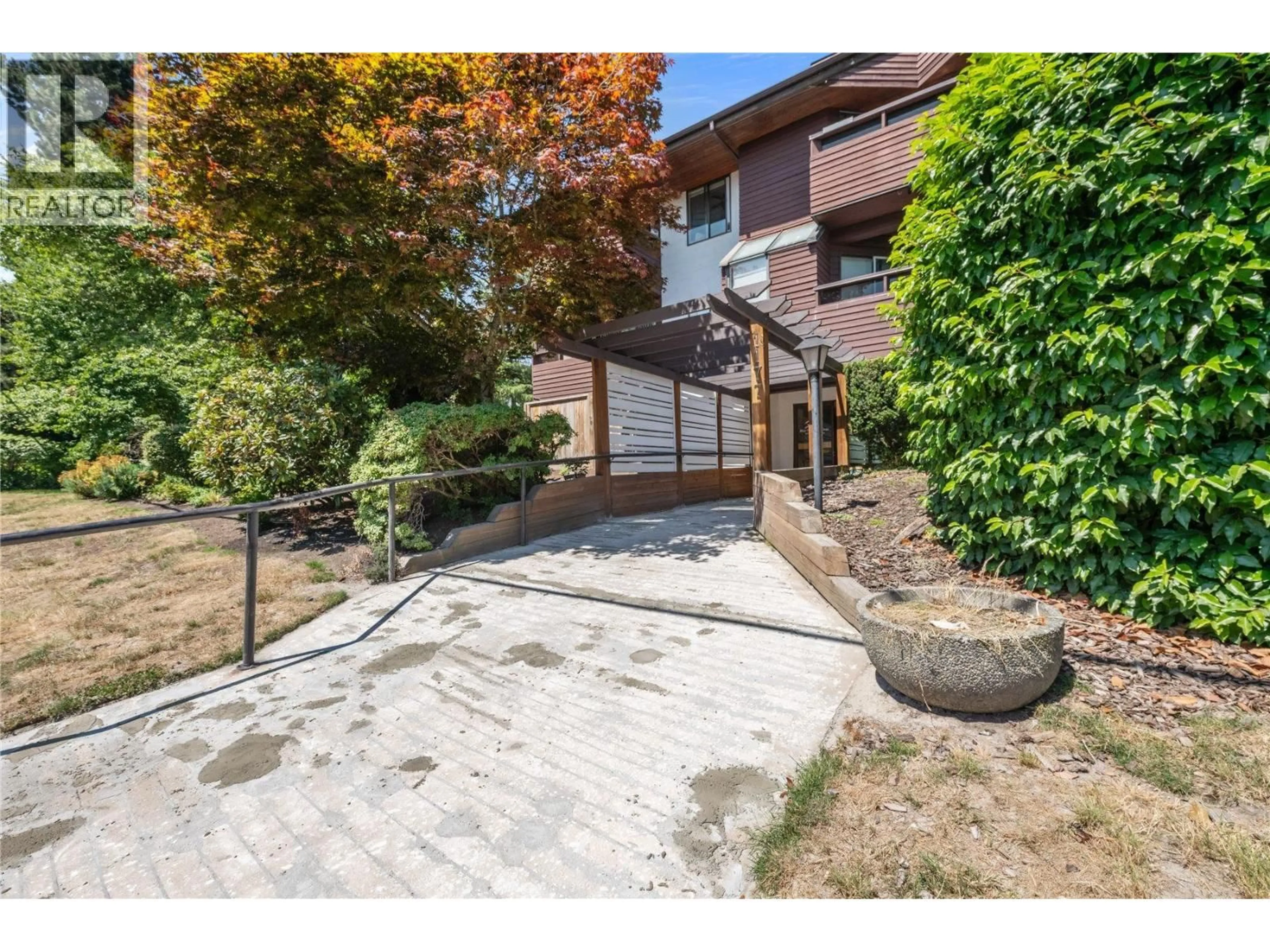 A pic from outside/outdoor area/front of a property/back of a property/a pic from drone, street for 313 - 1177 HOWIE AVENUE AVENUE, Coquitlam British Columbia V3J1T9