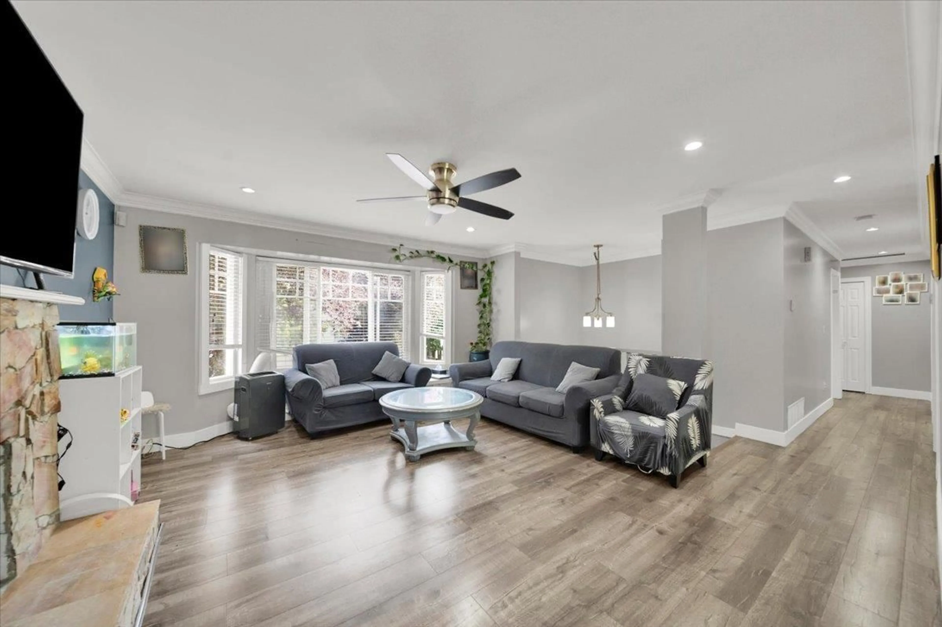 Living room with furniture, unknown for 13914 80B AVENUE, Surrey British Columbia V3W9B4
