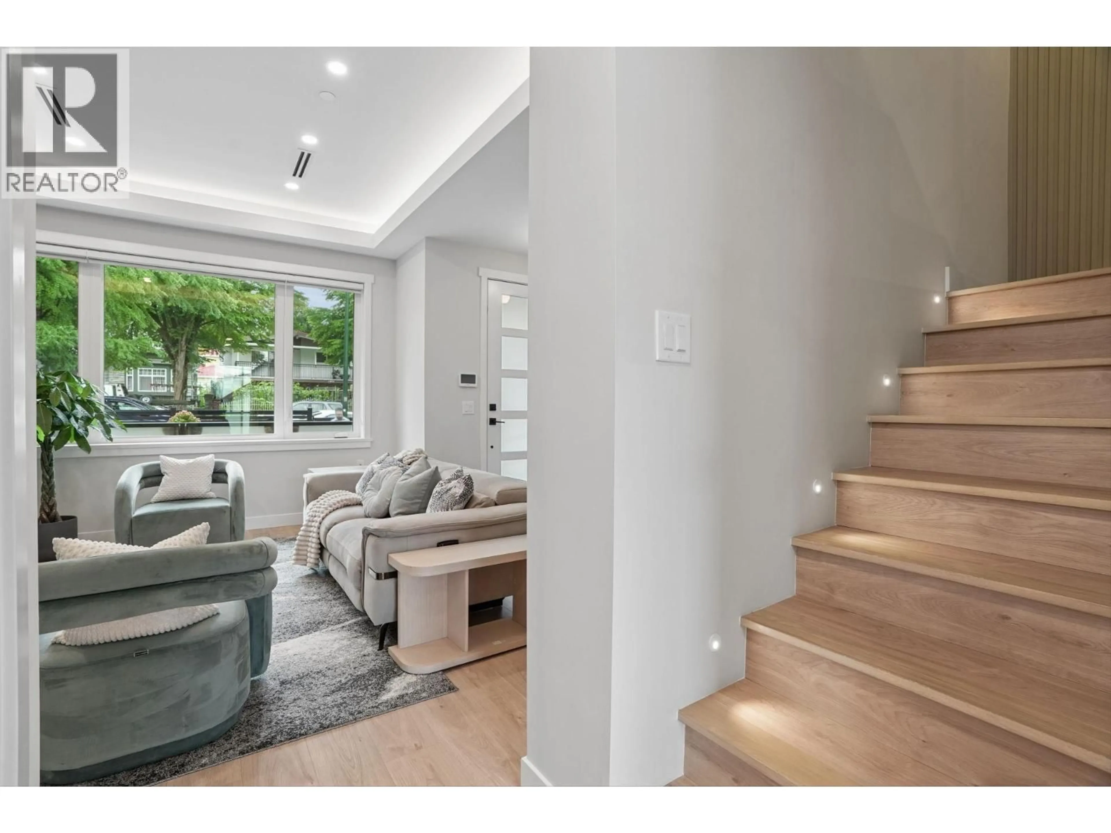Unknown for 1889 34TH AVENUE, Vancouver British Columbia V5P1A5