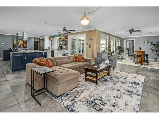 485 NAISMITH AVENUE, Harrison Hot Springs 3