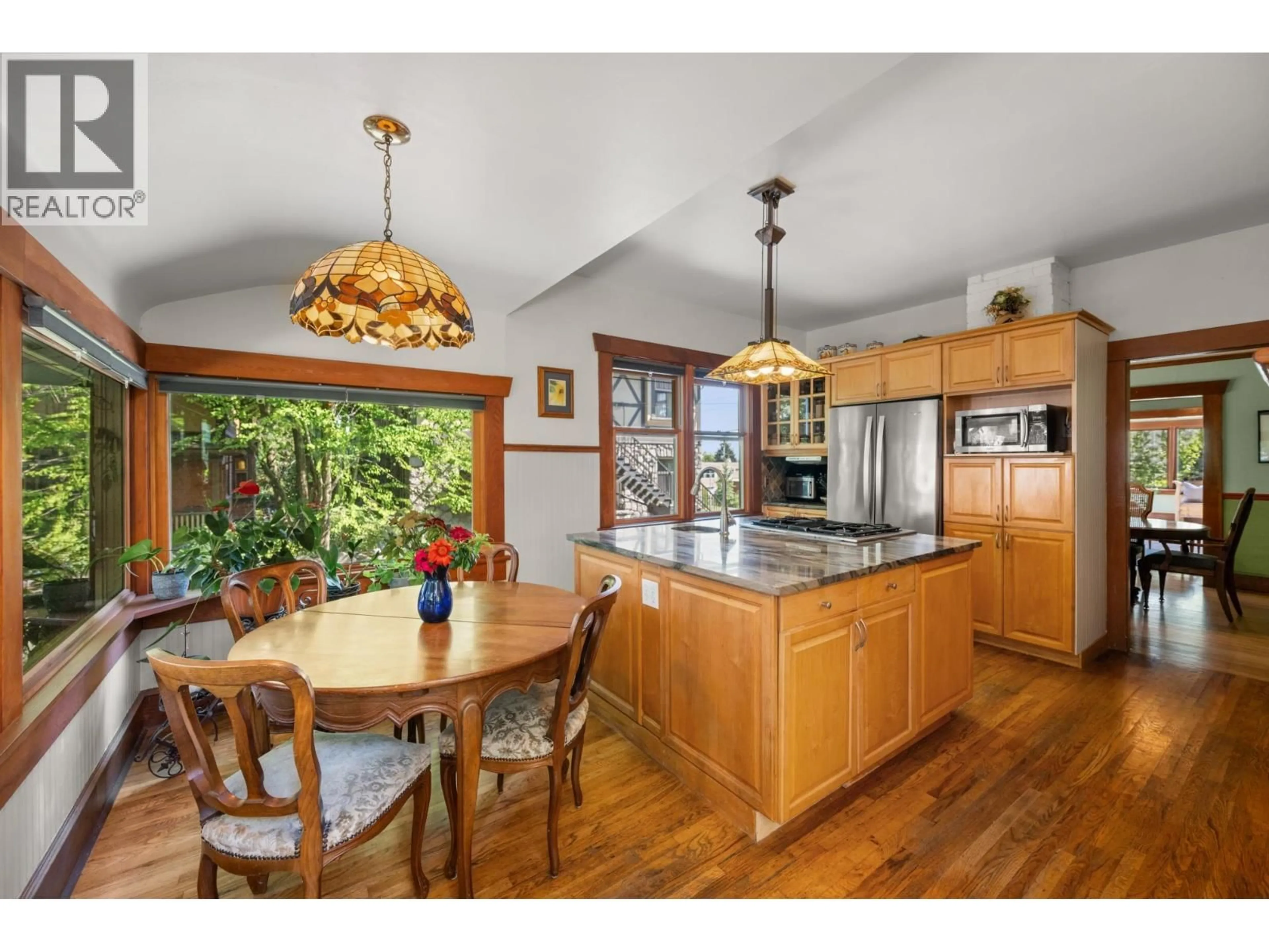 Open concept kitchen, wood/laminate floor for 207 EIGHTH STREET, New Westminster British Columbia V3M3P8