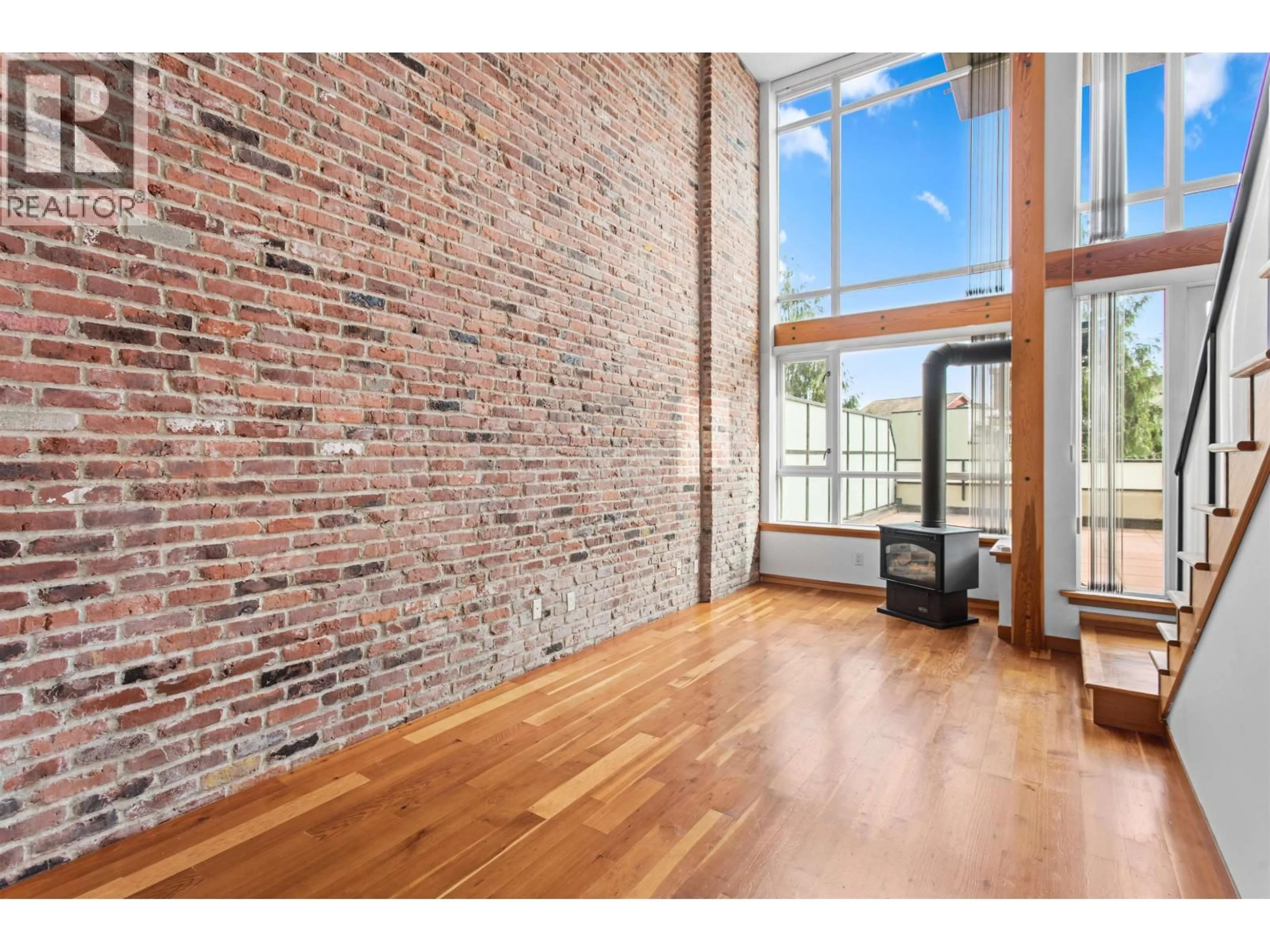 Unknown for 217 - 10 RENAISSANCE SQUARE, New Westminster British Columbia V3M7B1