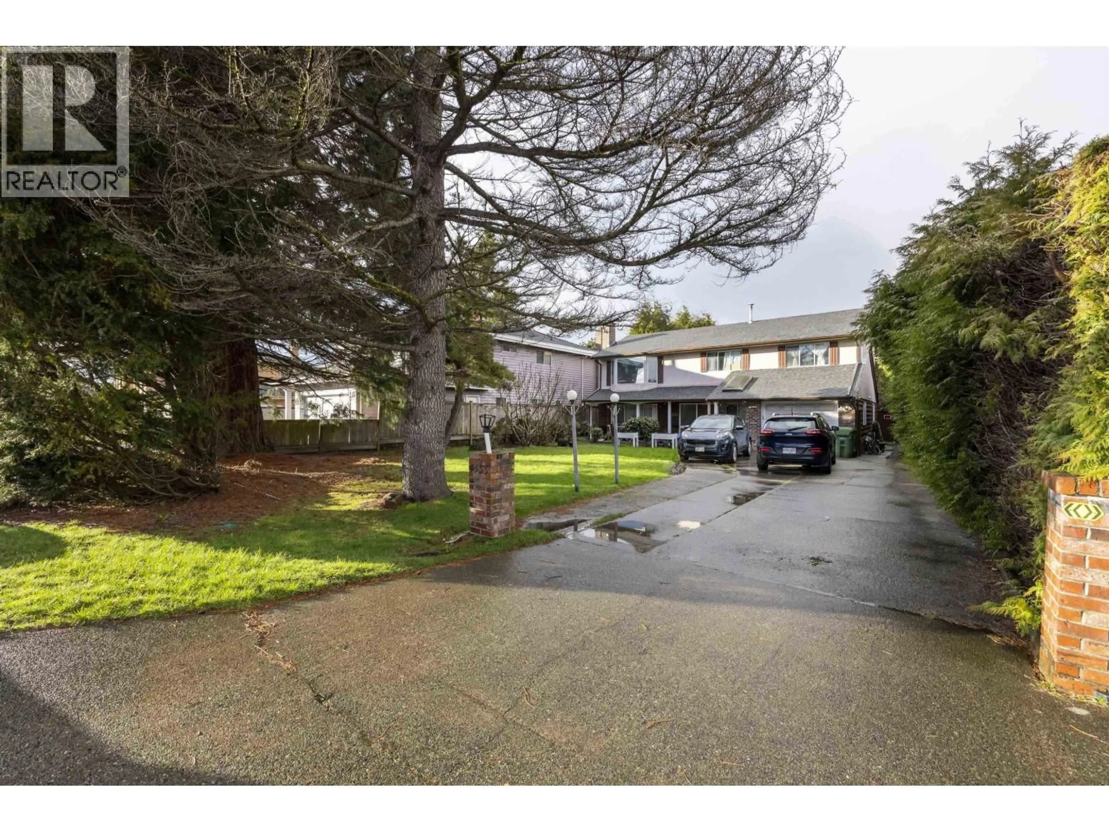 A pic from outside/outdoor area/front of a property/back of a property/a pic from drone, street for 5555 WALLACE ROAD, Richmond British Columbia V7E2C4