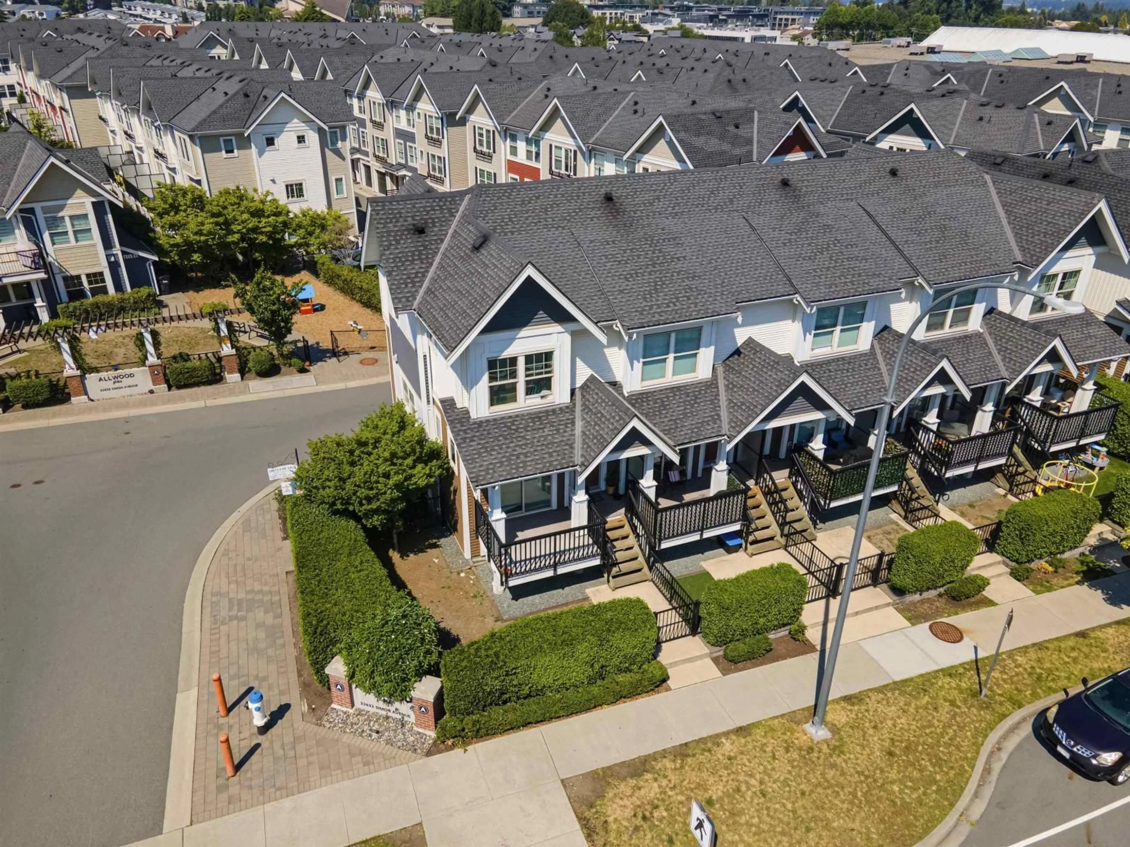 A pic from outside/outdoor area/front of a property/back of a property/a pic from drone, street for 2 - 32633 SIMON AVENUE, Abbotsford British Columbia V2T0G9