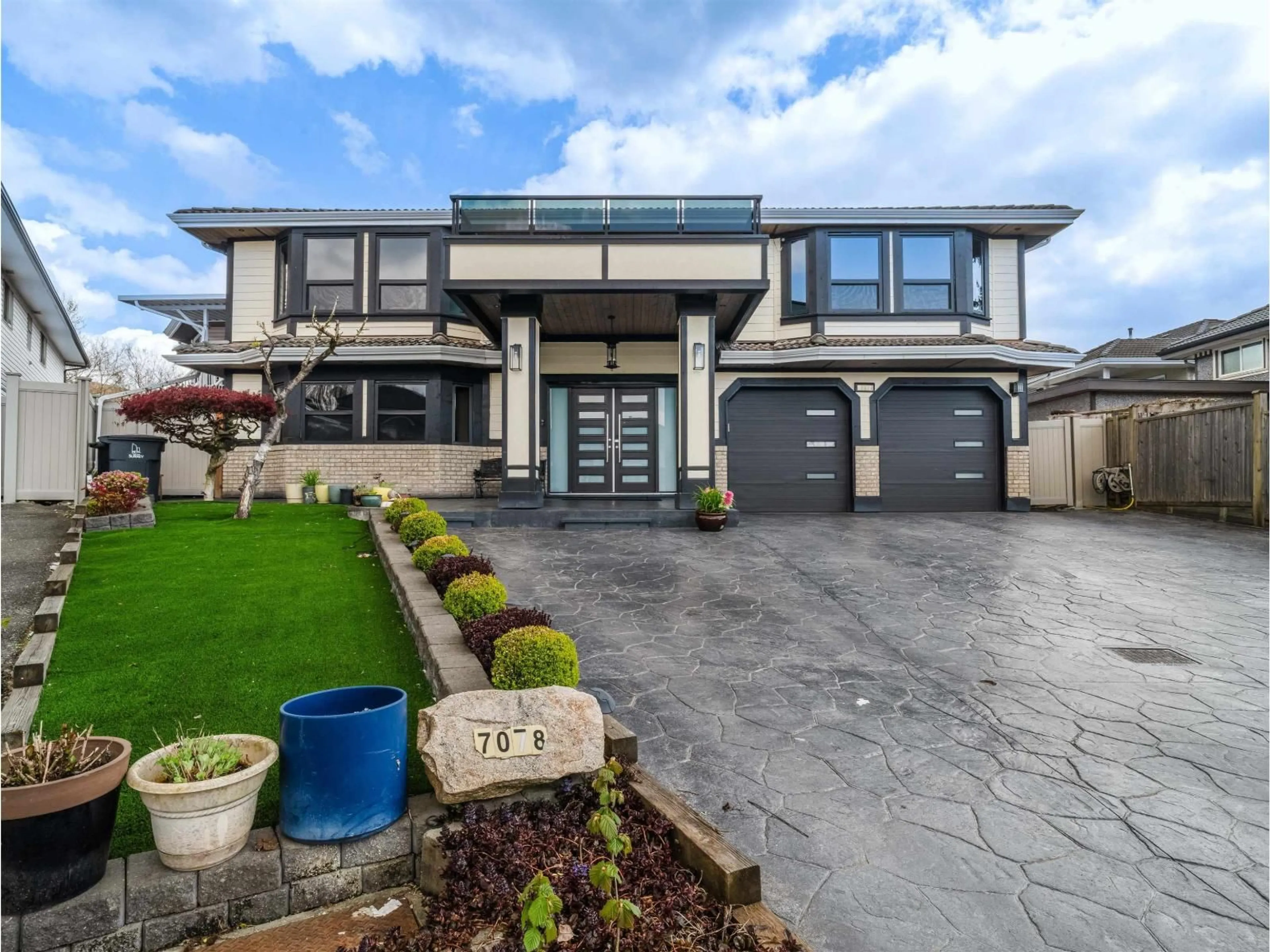 Home with vinyl exterior material, street for 7078 126A STREET, Surrey British Columbia V3W6G3