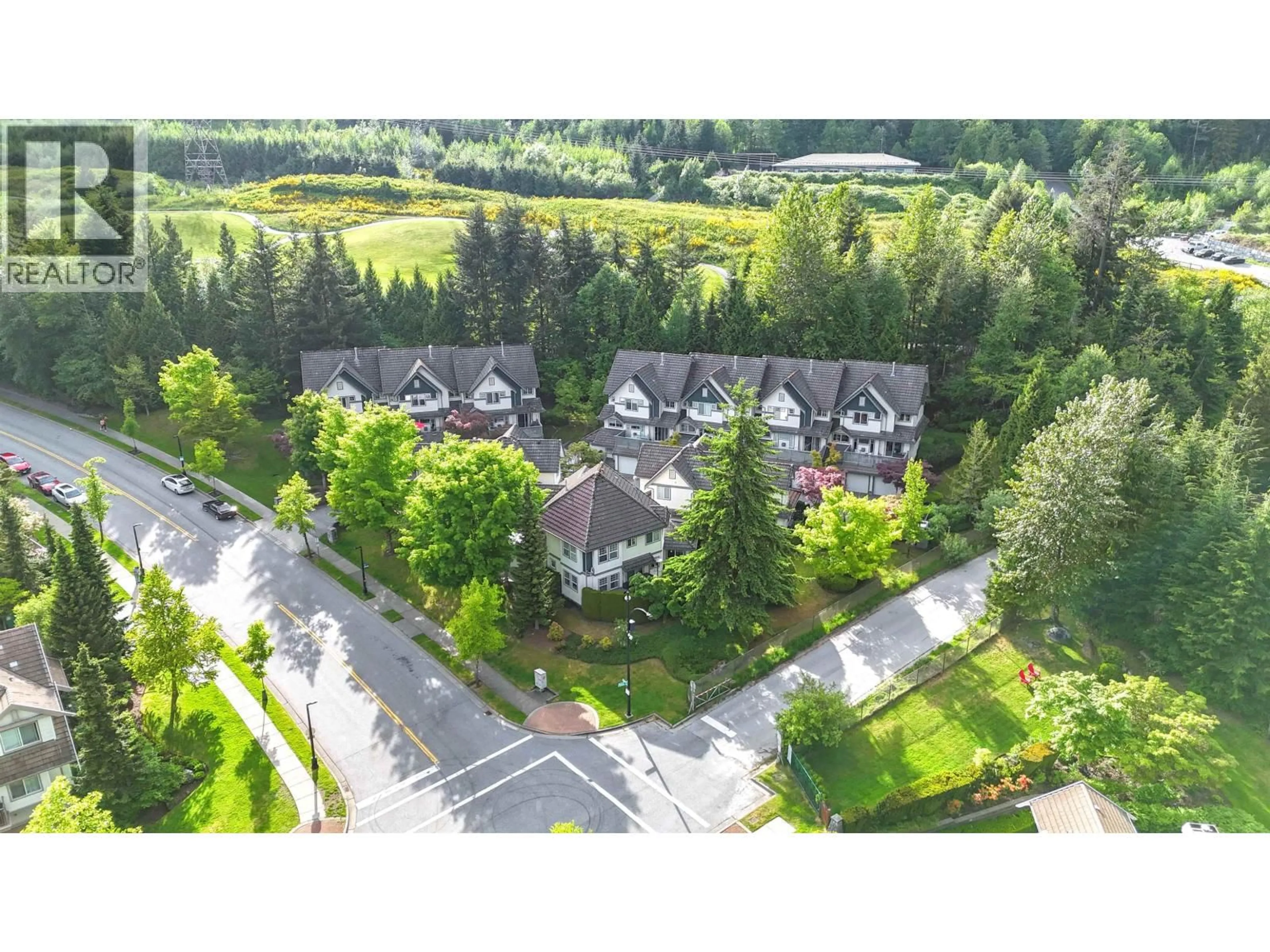 A pic from outside/outdoor area/front of a property/back of a property/a pic from drone, unknown for 5 - 2382 PARKWAY BOULEVARD, Coquitlam British Columbia V3E3M4