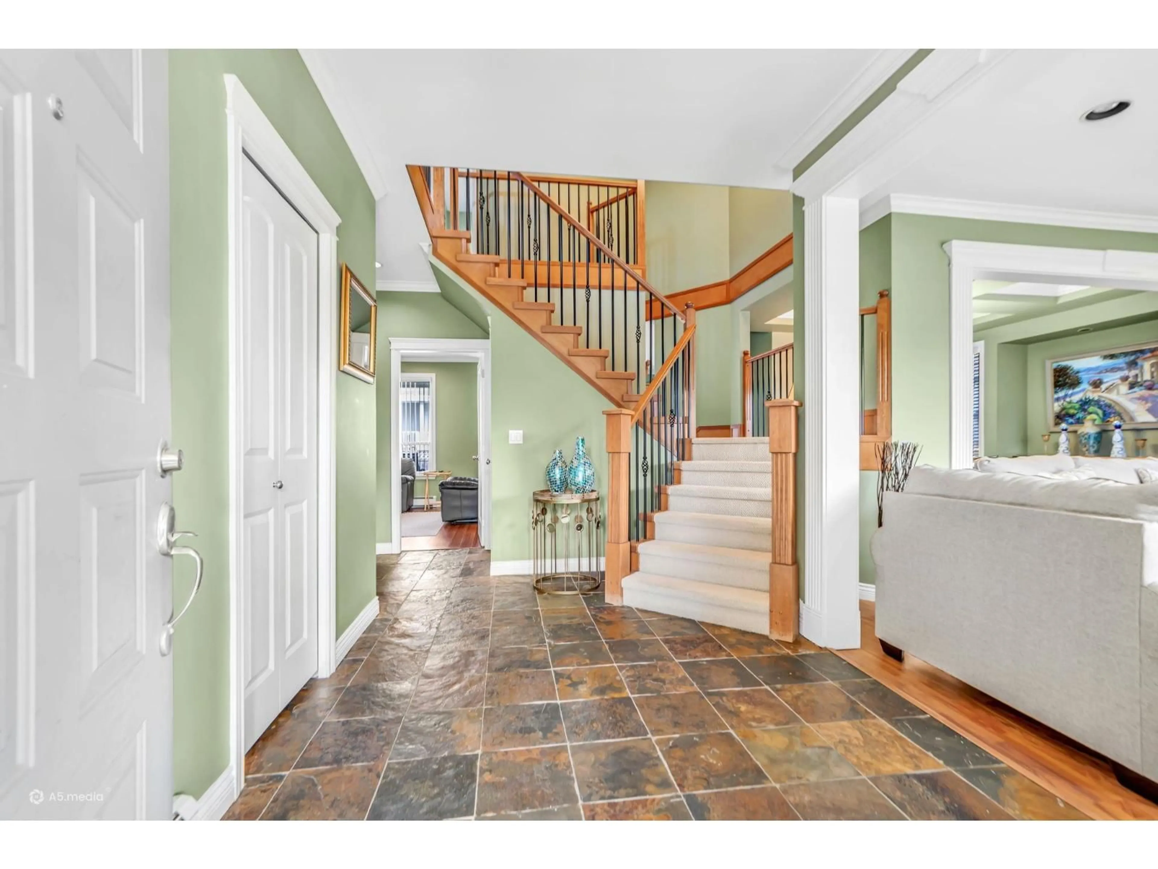 Indoor entryway for 16215 79A AVENUE, Surrey British Columbia V4N0M7