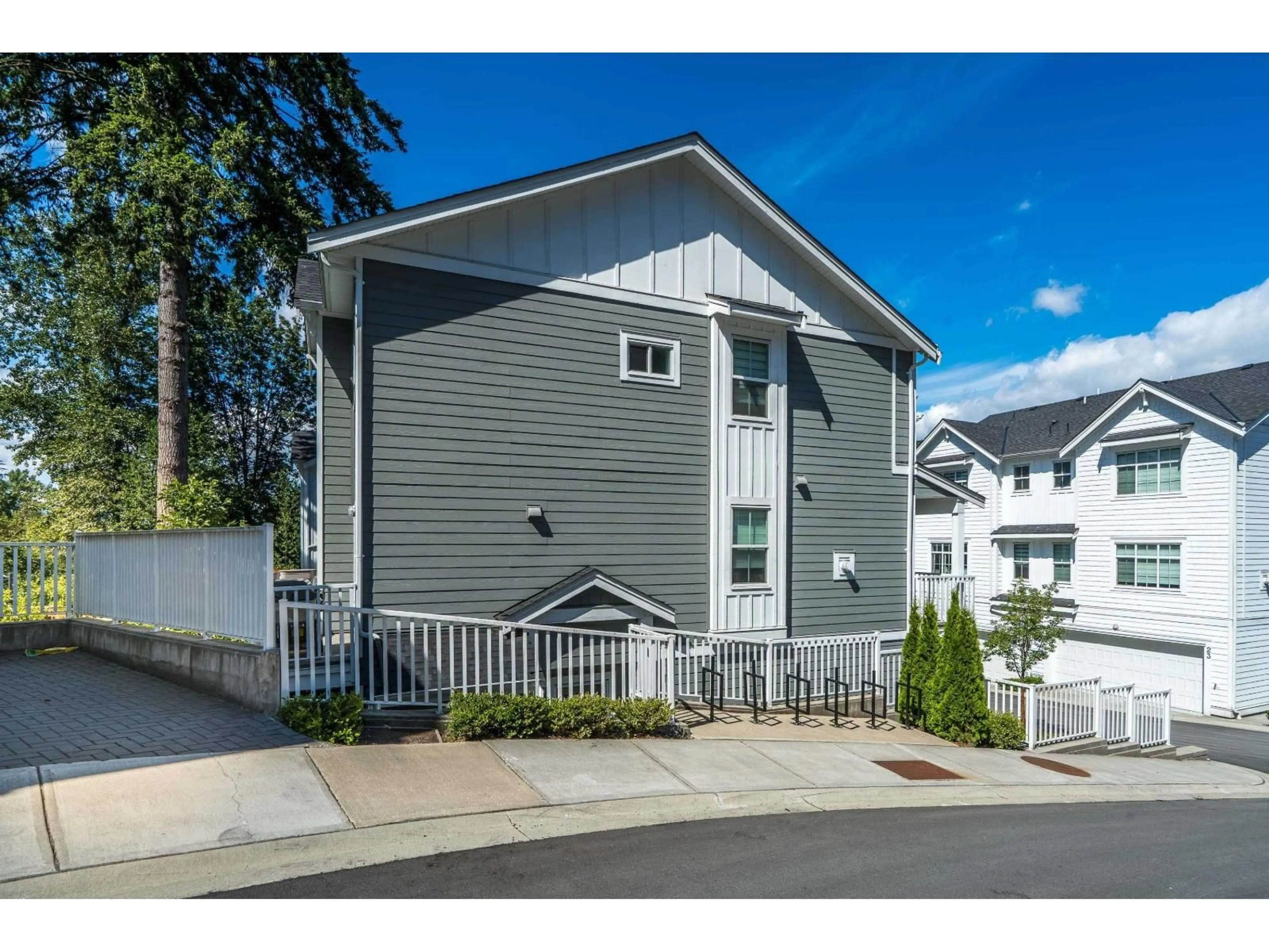 Home with vinyl exterior material, street for 19 - 9762 182A STREET, Surrey British Columbia V4N6W5