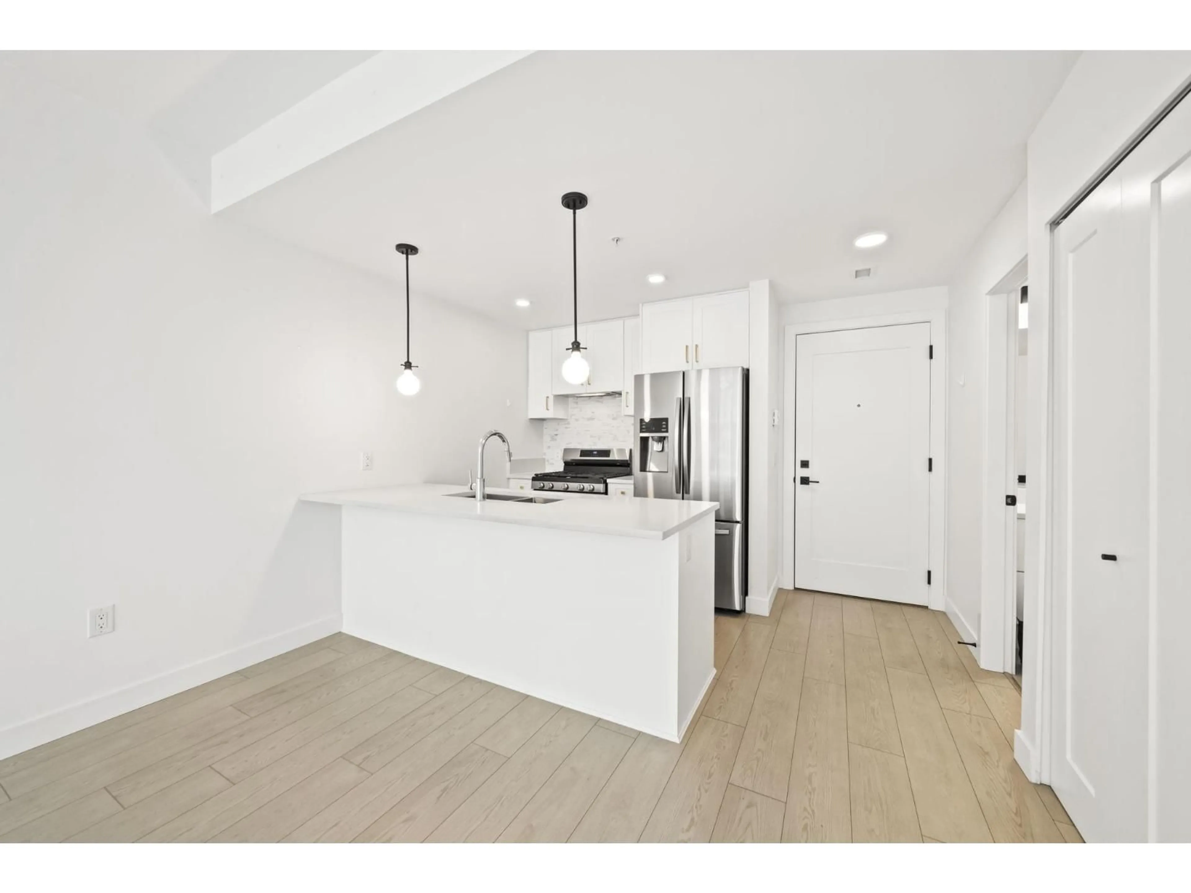 Open concept kitchen, unknown for 306 - 19945 BRYDON CRESCENT, Langley British Columbia V3A4A6