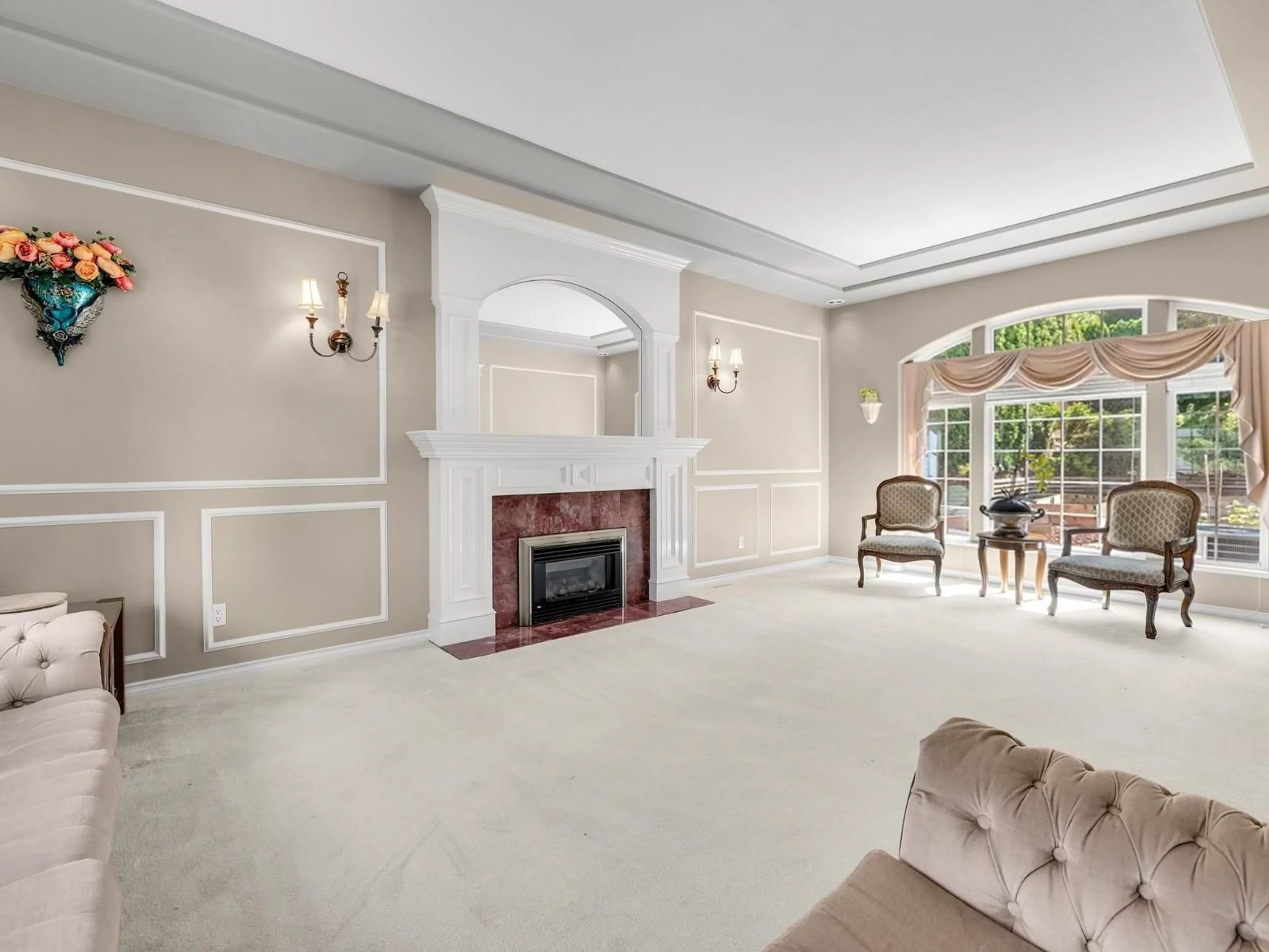 Living room with furniture, unknown for 14096 28A AVENUE, Surrey British Columbia V4P2H8